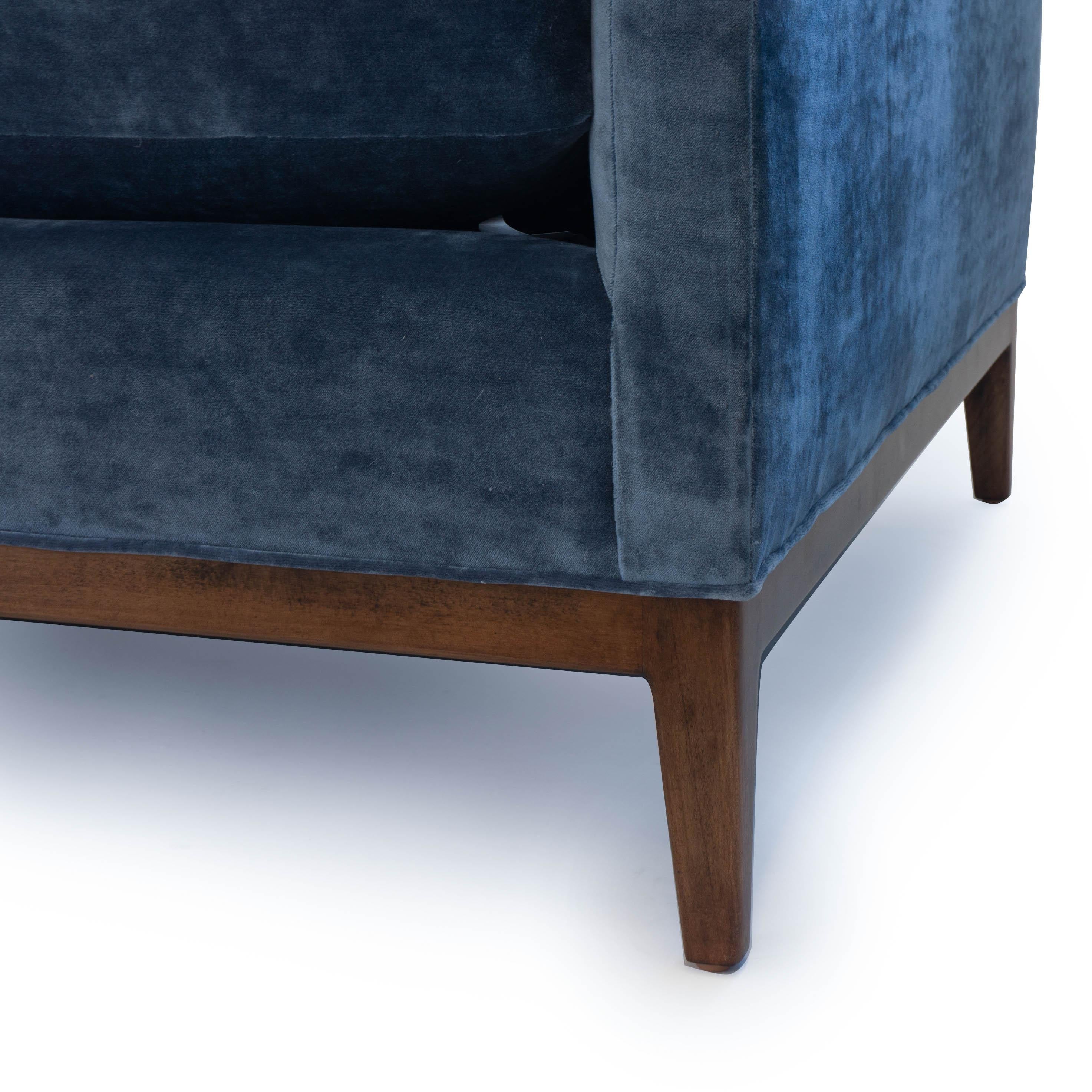 https://a.1stdibscdn.com/mid-century-modern-sofa-in-blue-velvet-for-sale-picture-19/f_21233/f_140259021552671818549/bluevelvetsofa_detail11_master.jpg