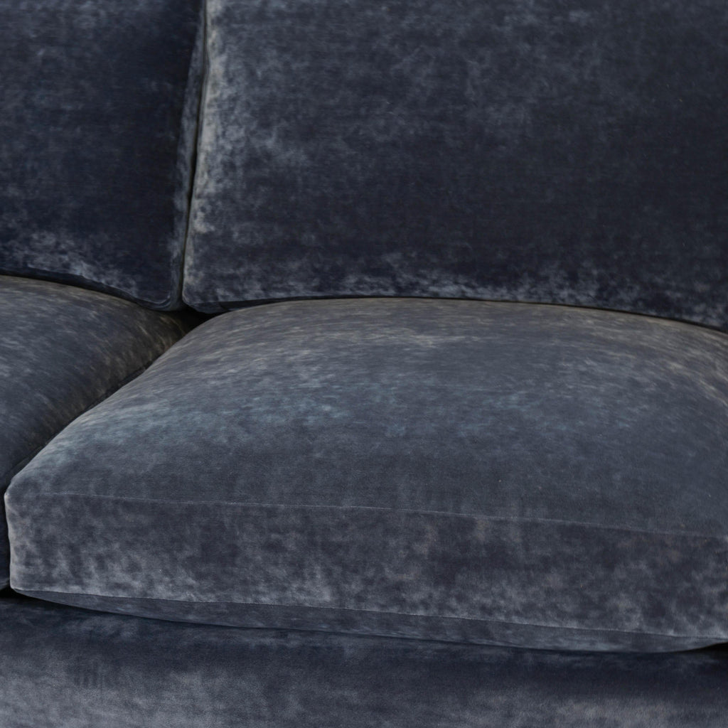 https://a.1stdibscdn.com/mid-century-modern-sofa-in-blue-velvet-for-sale-picture-15/f_21233/f_140259021552671802807/bluevelvetsofa_detail7_master.jpg