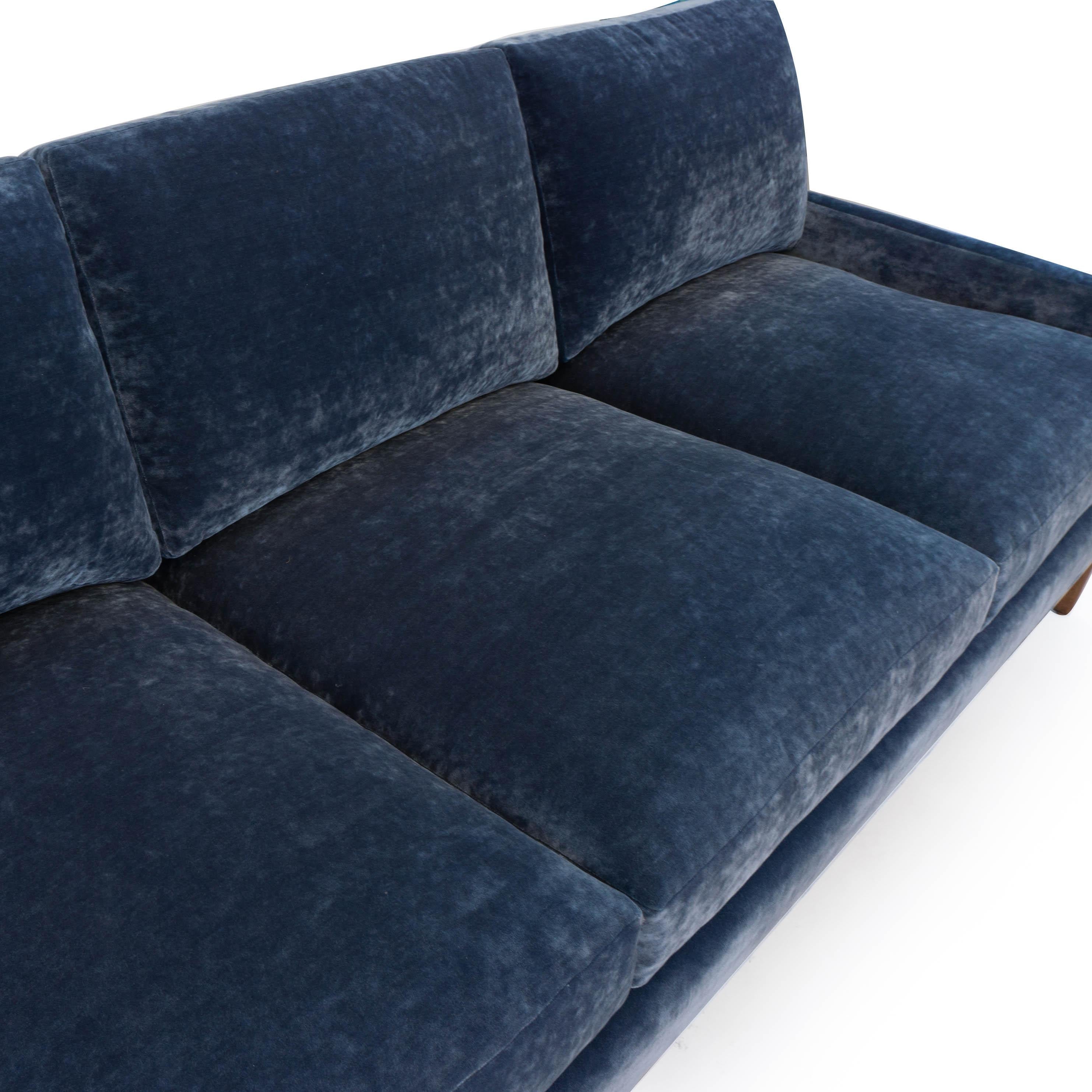 https://a.1stdibscdn.com/mid-century-modern-sofa-in-blue-velvet-for-sale-picture-16/f_21233/f_140259021552671811441/bluevelvetsofa_detail8_master.jpg