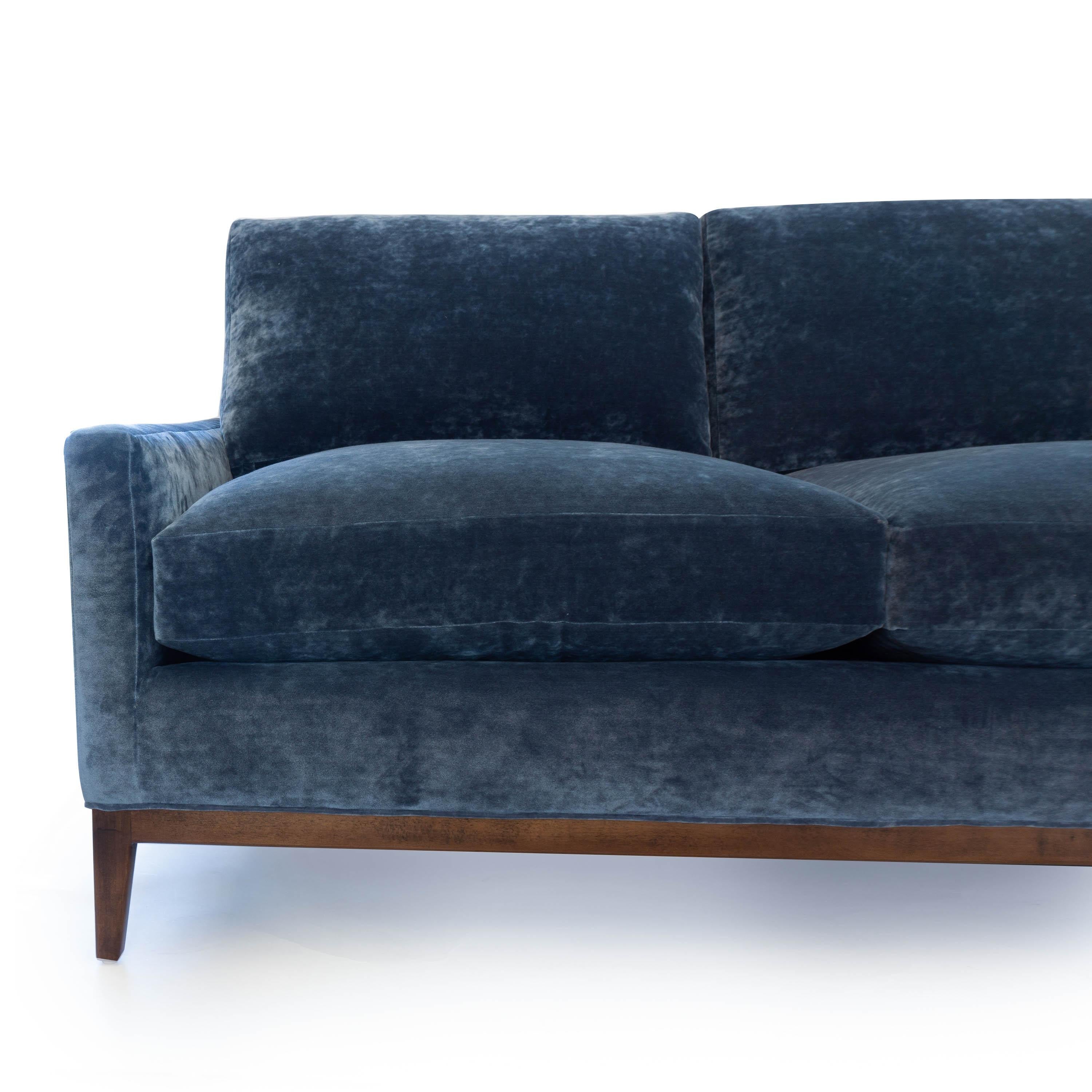 https://a.1stdibscdn.com/mid-century-modern-sofa-in-blue-velvet-for-sale-picture-17/f_21233/f_140259021552671813355/bluevelvetsofa_detail9_master.jpg