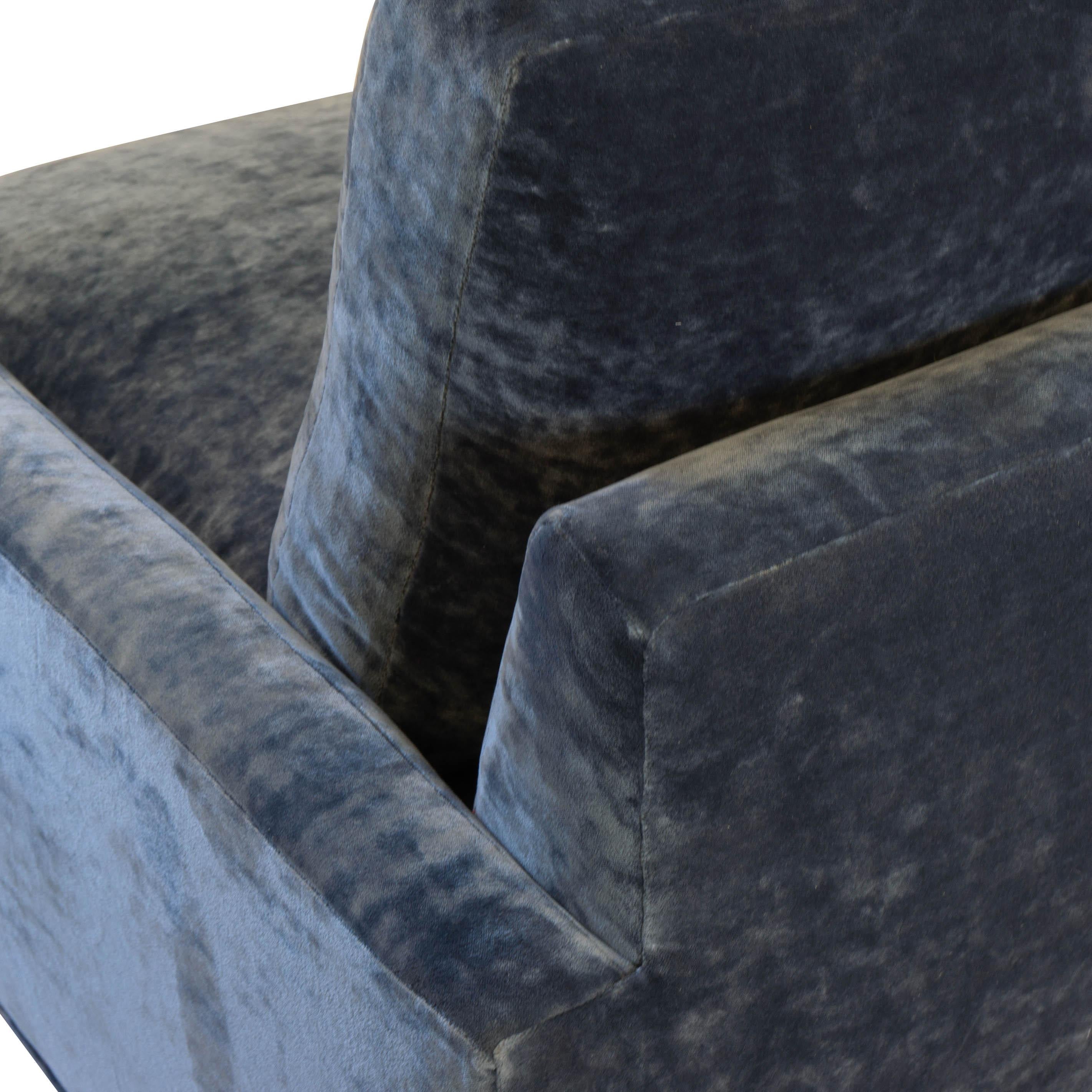 https://a.1stdibscdn.com/mid-century-modern-sofa-in-blue-velvet-for-sale-picture-10/f_21233/f_140259021552671792487/bluevelvetsofa_detail_master.jpg