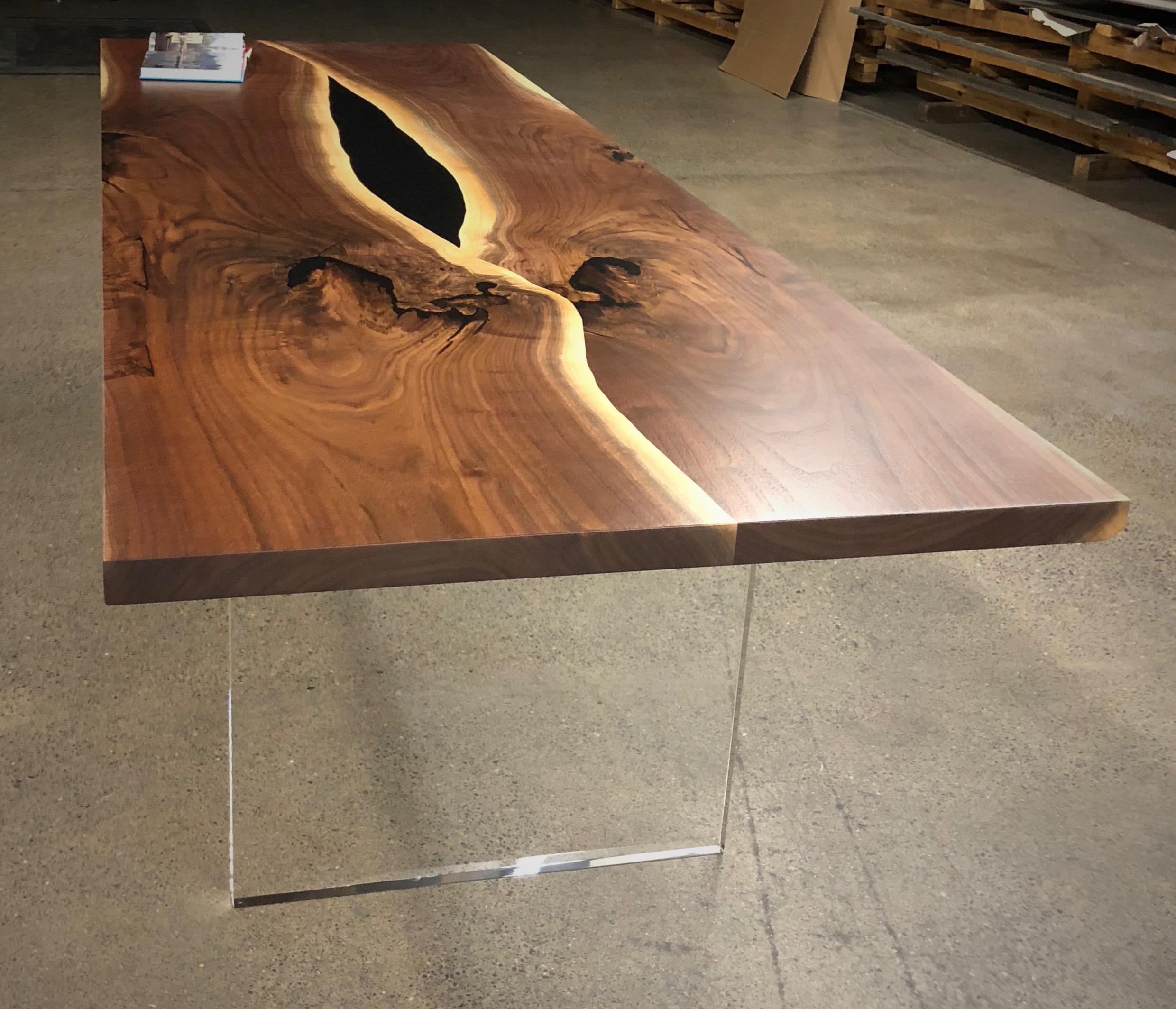 https://a.1stdibscdn.com/reverse-live-edge-walnut-dining-table-for-sale-picture-3/f_96472/f_382437721706977939103/bookmatched_claro_walnut_master.jpg