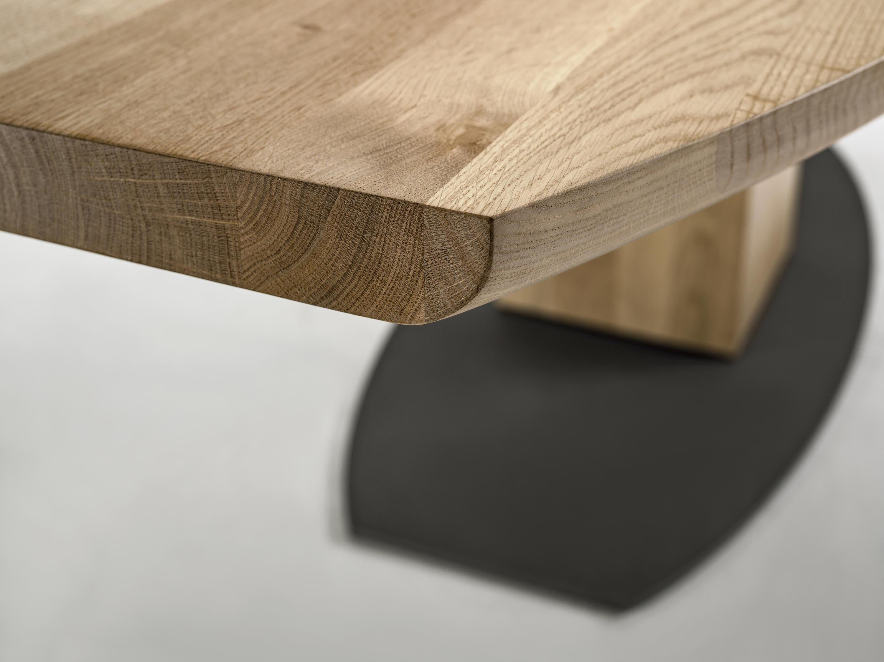https://a.1stdibscdn.com/solid-wood-oval-dining-table-with-metal-base-for-sale-picture-4/f_27693/f_434708521738667283199/boss_basic_03_01_pro_g_arcit18_master.jpg