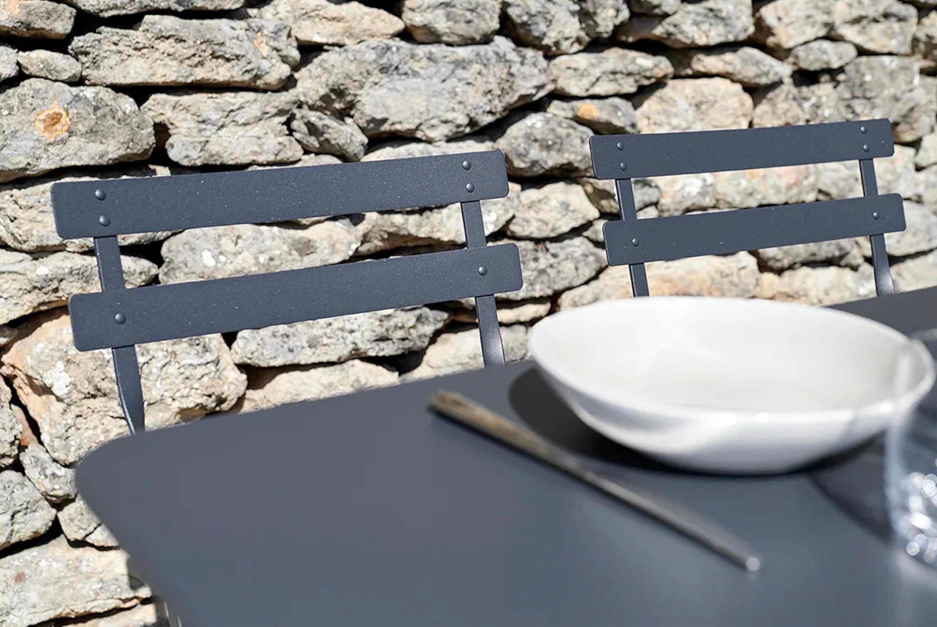 https://a.1stdibscdn.com/fermob-bistro-metal-chair-poppy-set-of-2-chairs-for-sale-picture-17/f_105752/f_484337621769016180252/bostrp1__master.jpg