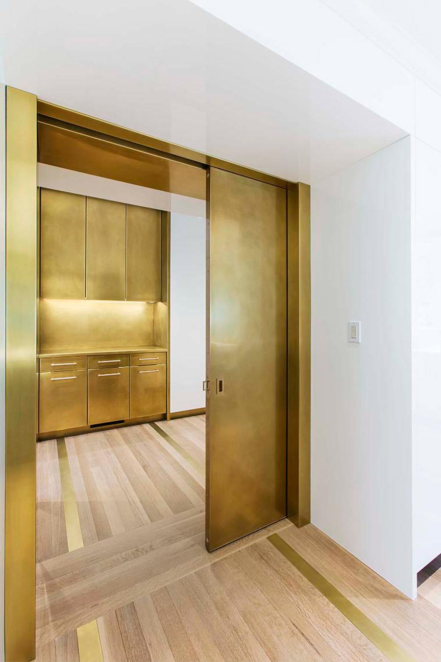 https://a.1stdibscdn.com/amuneals-brass-pantry-for-sale-picture-4/f_28333/f_81165431584634614568/brasskitchenfordibsedit_master.jpg