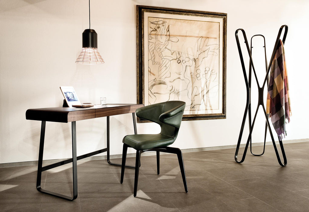 https://a.1stdibscdn.com/classicon-munich-armchair-in-leather-with-oak-by-sauerbruch-hutton-for-sale-picture-4/12330573/f_138508711551433478169/breidt_pegasus_bell_light_munich_armchair_saturn_2_master.jpg