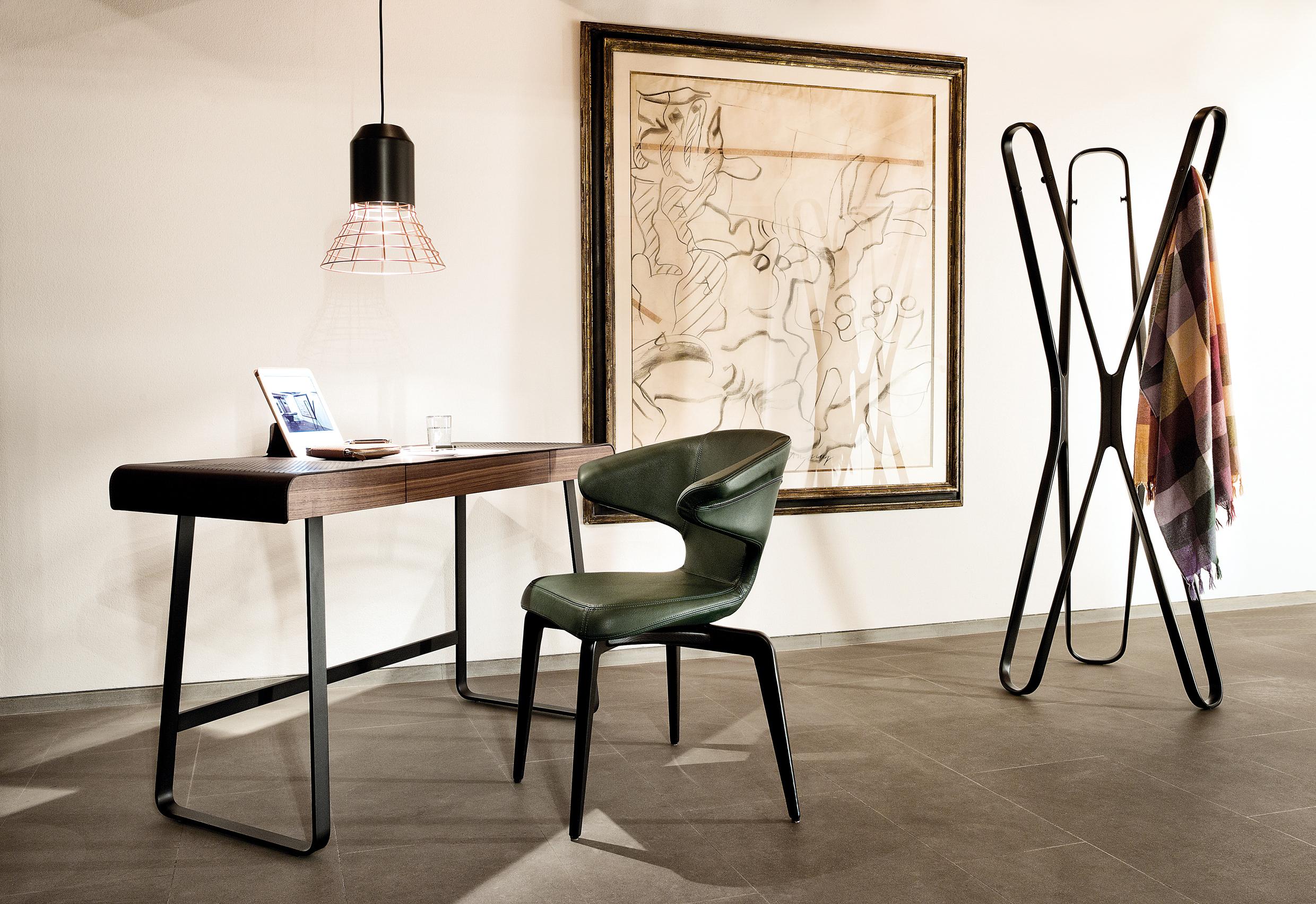 https://a.1stdibscdn.com/classicon-munich-armchair-in-leather-with-oak-by-sauerbruch-hutton-for-sale-picture-4/12330573/f_138508711551433478169/breidt_pegasus_bell_light_munich_armchair_saturn_2_master.jpg