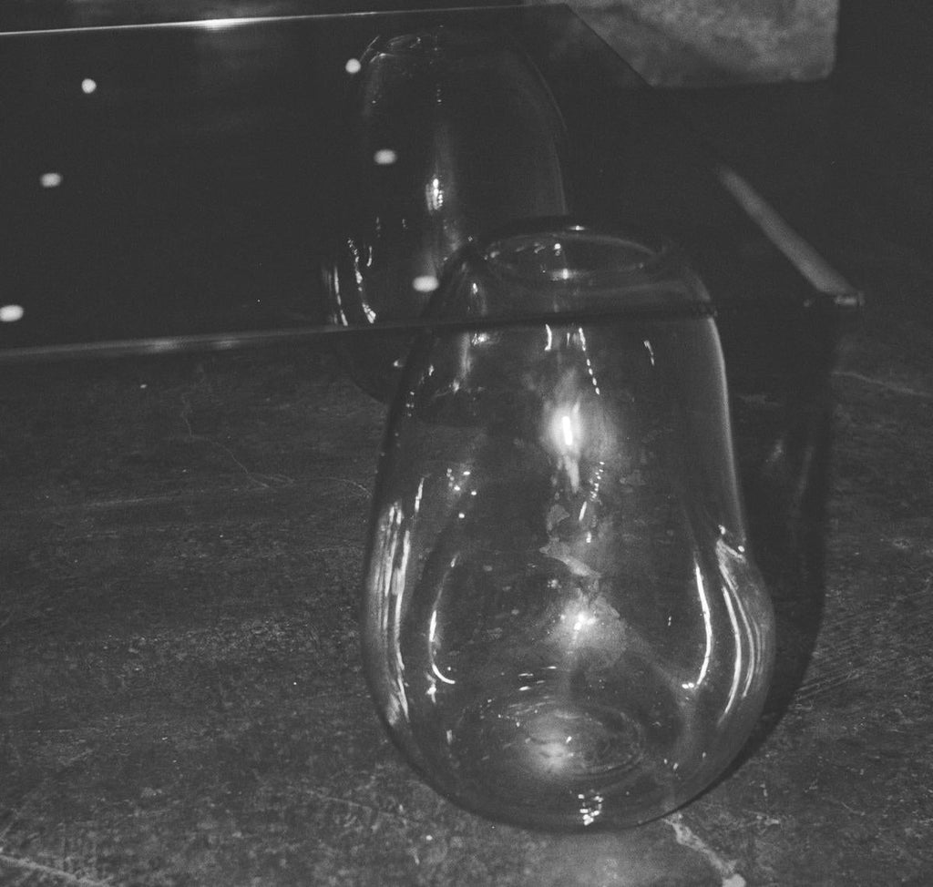 https://a.1stdibscdn.com/bubble-glass-side-table-for-sale-picture-7/f_69682/f_483252721768417829191/bubble_analogue2_master.jpg