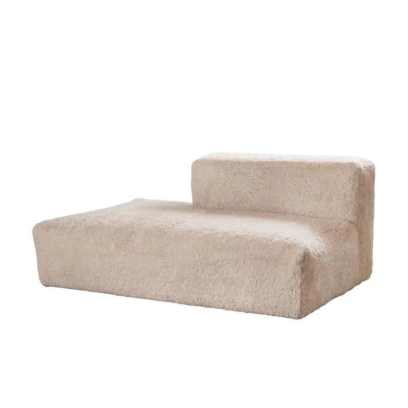 https://a.1stdibscdn.com/modular-sofa-in-new-zealand-curly-short-wool-sheepskin-denmark-21st-century-for-sale-picture-6/f_98092/f_463268321755594006657/cGVyZmlvbi9hNDlmYTVkYy1iMzY5LTQyODktYjgyMy0wYWUzZjI2NGRlYWMucG5n_jpg_master.jpeg