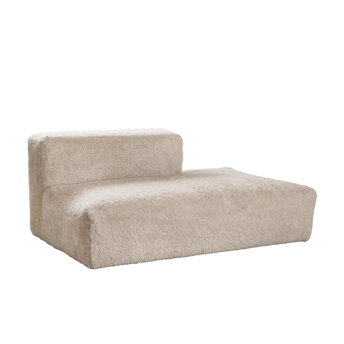 https://a.1stdibscdn.com/modular-sofa-in-new-zealand-curly-short-wool-sheepskin-denmark-21st-century-for-sale-picture-7/f_98092/f_463268321755594006872/cGVyZmlvbi9mNjA3MTA2OC04MzllLTQ5MzktYjdlYy05ODI3ZjYyNjJiYTcucG5n_jpg_master.jpeg