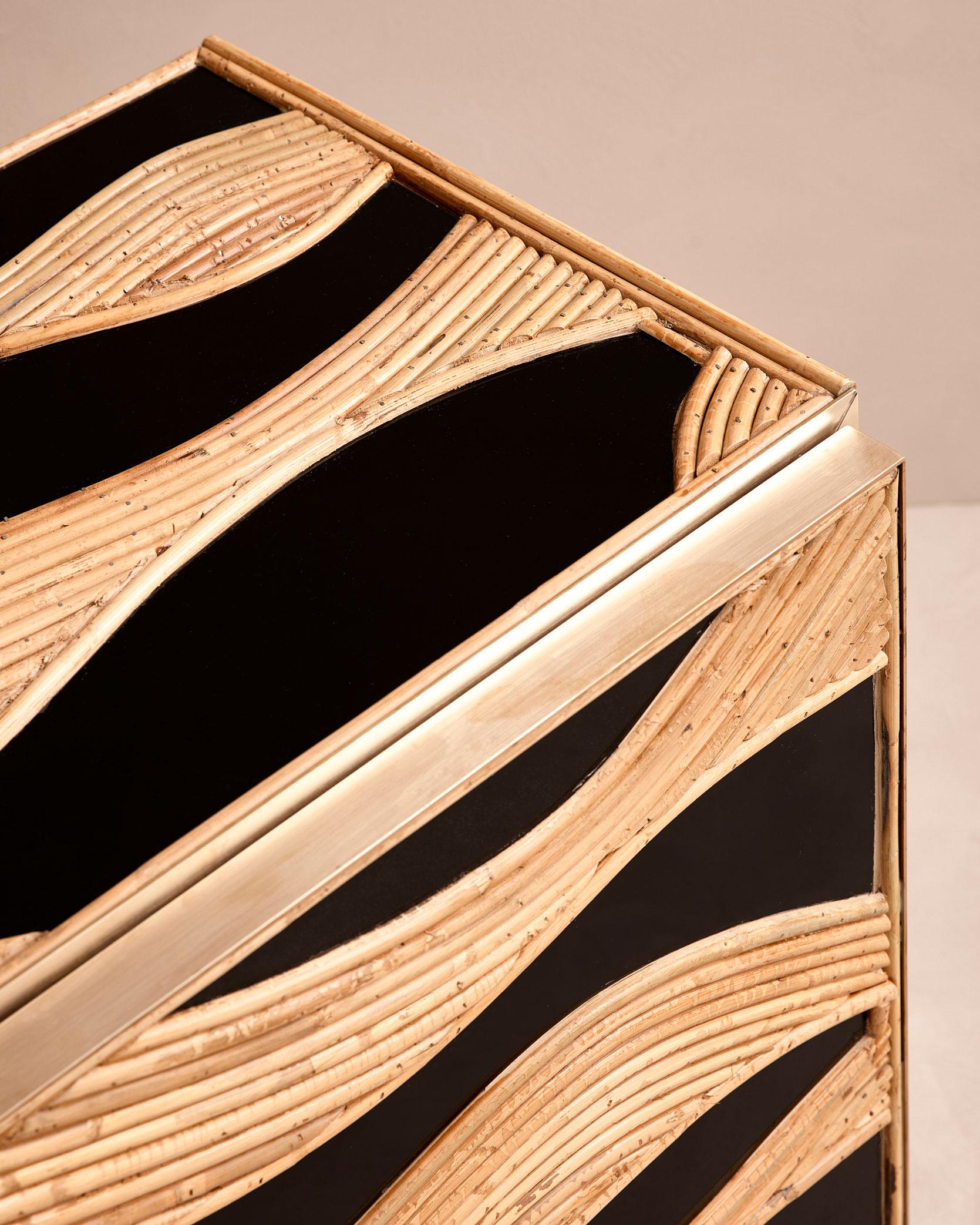 https://a.1stdibscdn.com/glass-rattan-and-brass-mid-century-style-cabinet-italy-for-sale-picture-4/f_18933/f_481126621766800914980/cabinet_top_detail1_master.jpg