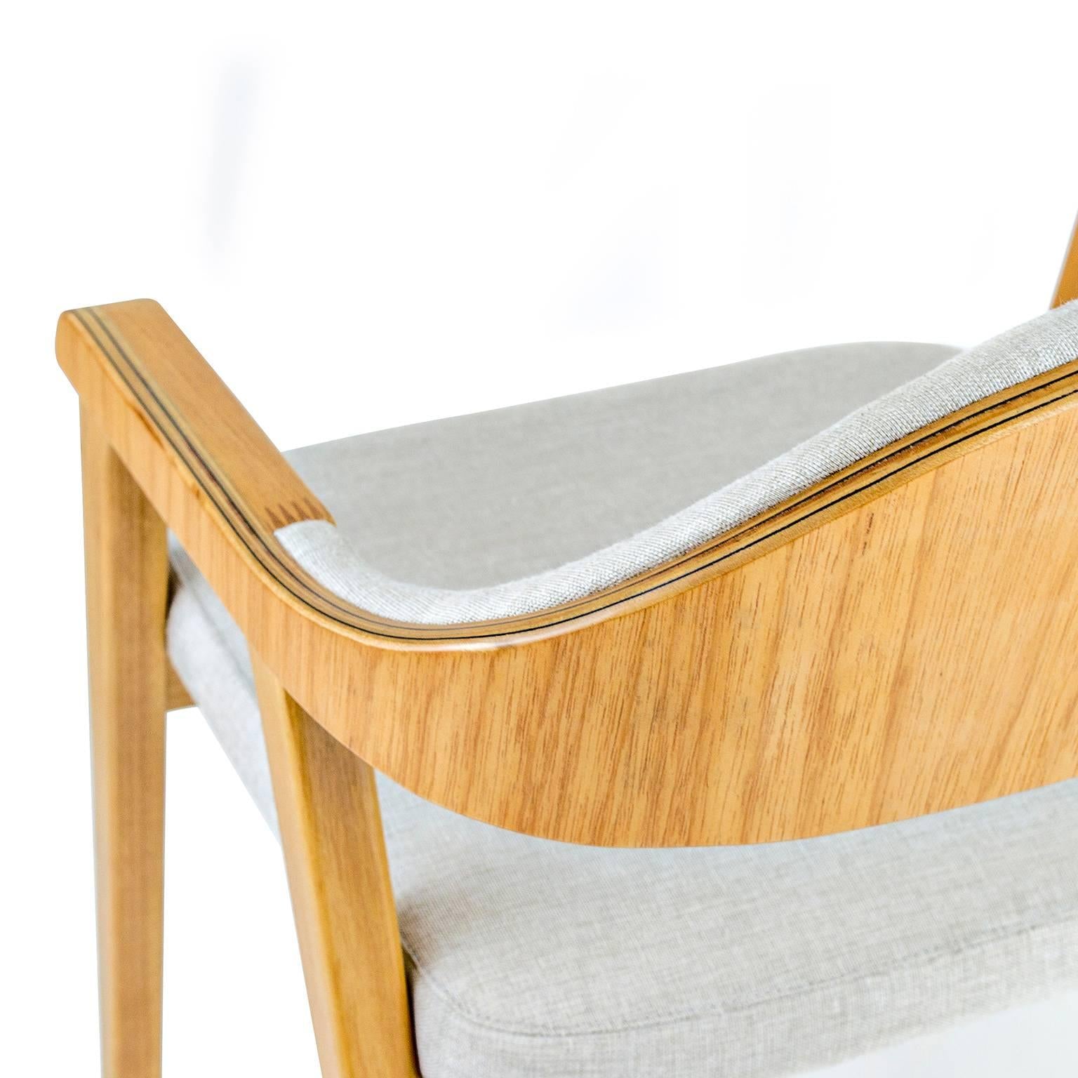 https://a.1stdibscdn.com/minimalist-modern-armchair-in-hardwood-brazilian-design-for-sale-picture-4/f_35593/f_109030211527352814992/cadeira_hug_tape_ada_8__master.jpg