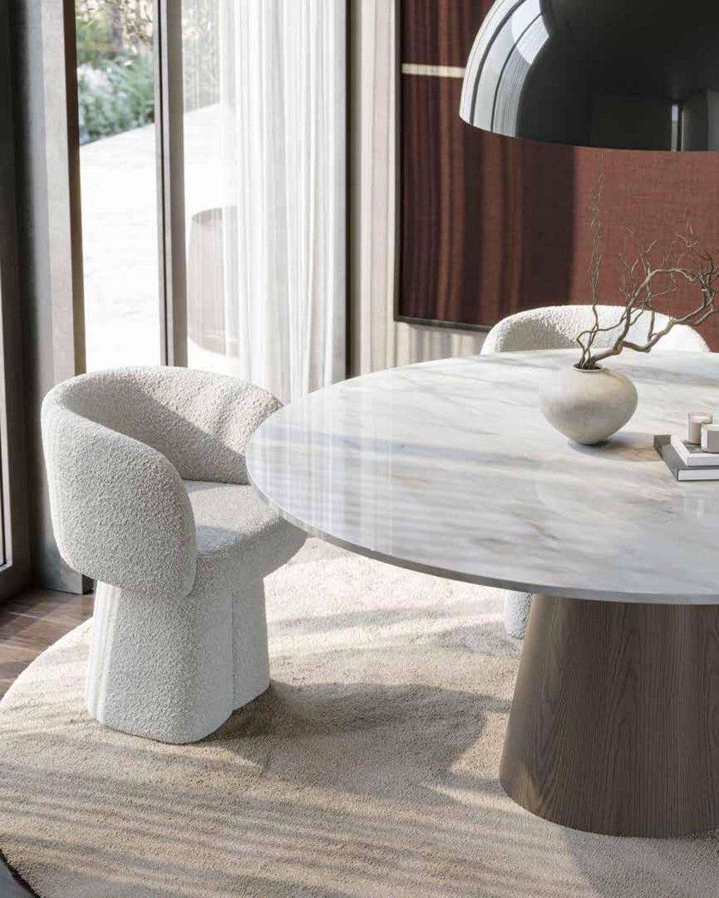 https://a.1stdibscdn.com/sculptural-boucle-dining-chair-with-pedestal-base-set-of-six-chairs-taupe-boucle-for-sale-picture-6/f_27693/f_439016921741135163899/cadeira_senza_ambiente_2_master.jpg