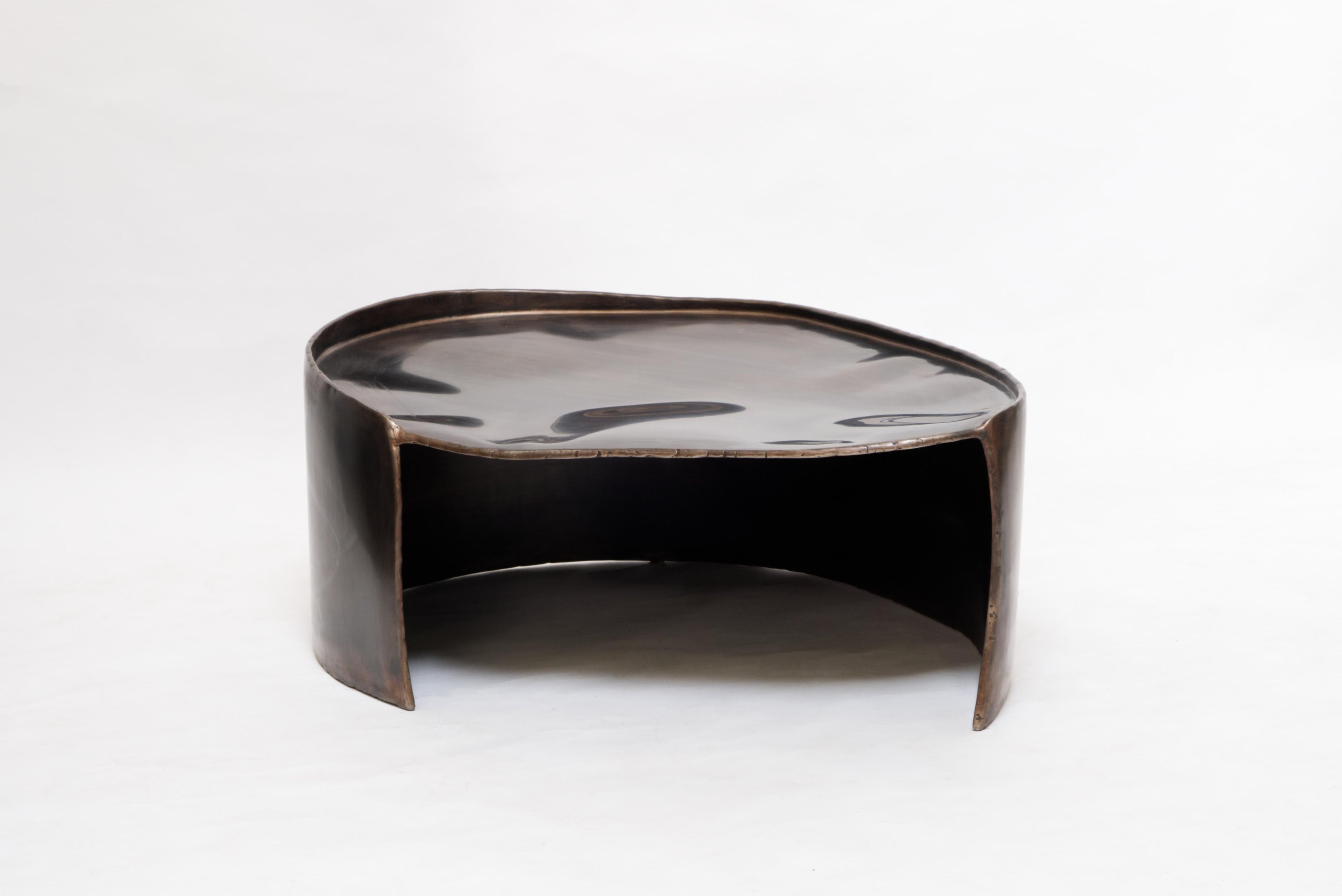 https://a.1stdibscdn.com/contemporary-patinated-brass-calle-coffee-table-with-organic-shape-for-sale-picture-5/f_70152/f_423218721731668131488/calle_christianfregnan_cfstudio_004_master.jpg