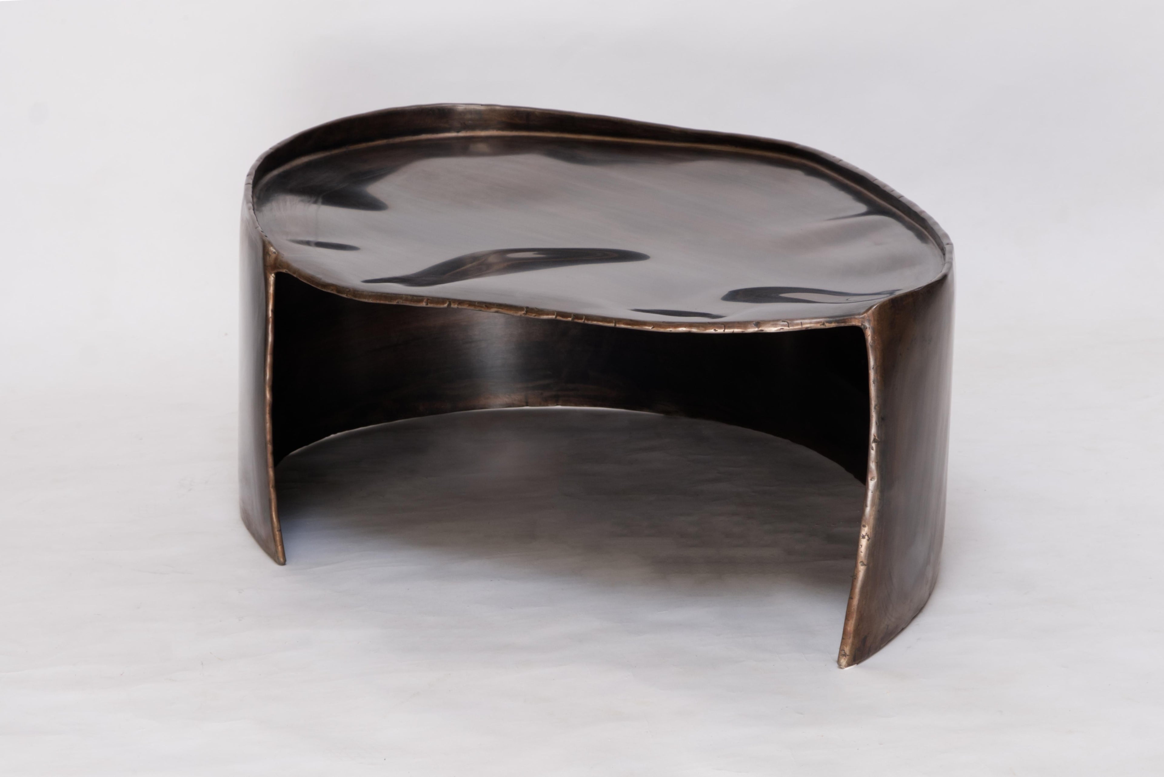 https://a.1stdibscdn.com/contemporary-patinated-brass-calle-coffee-table-with-organic-shape-for-sale-picture-6/f_70152/f_423218721731668131341/calle_christianfregnan_cfstudio_005_master.jpg