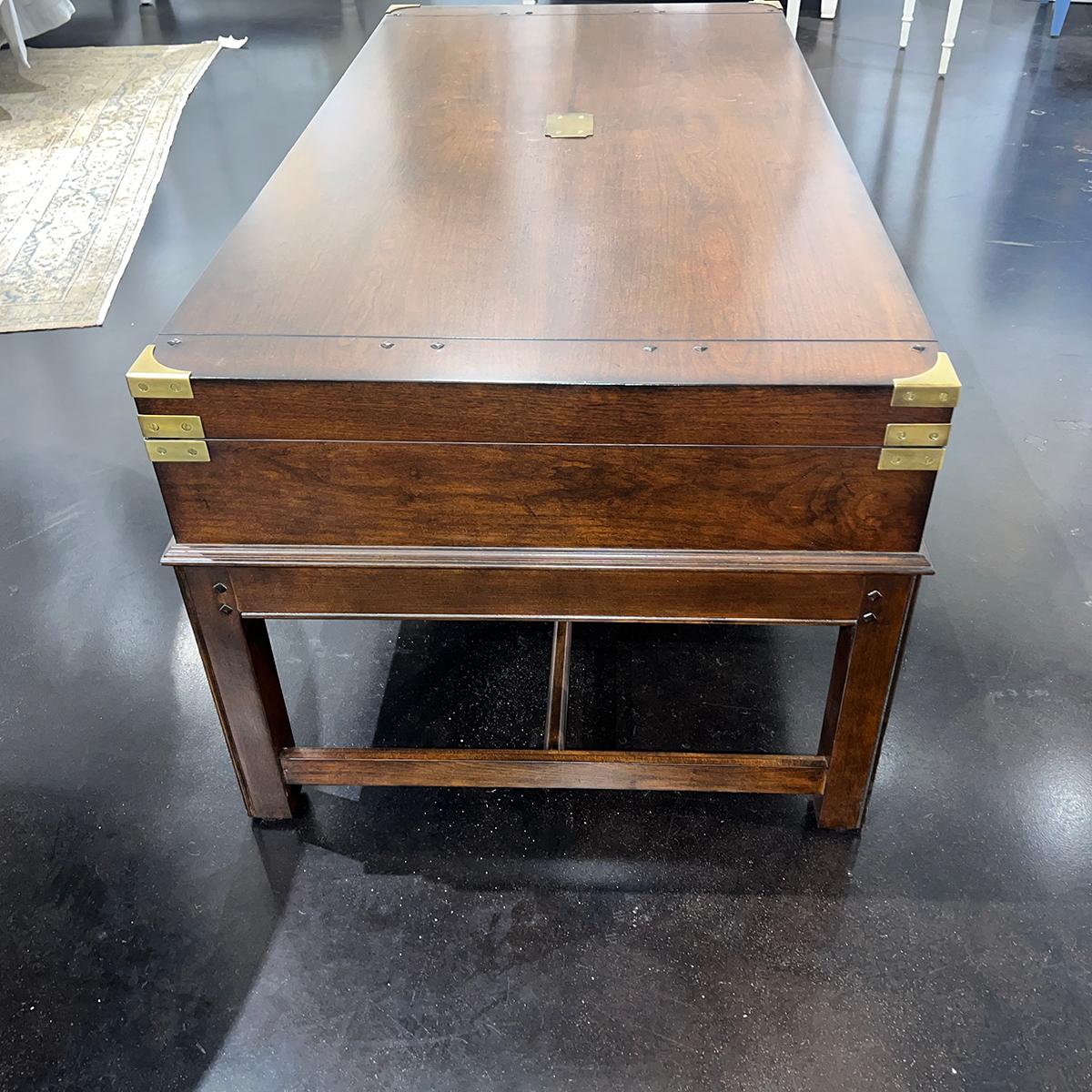 https://a.1stdibscdn.com/large-english-gun-case-coffee-table-for-sale-picture-6/f_8038/f_368250021698450160941/campaign_coffee_table6_master.jpg