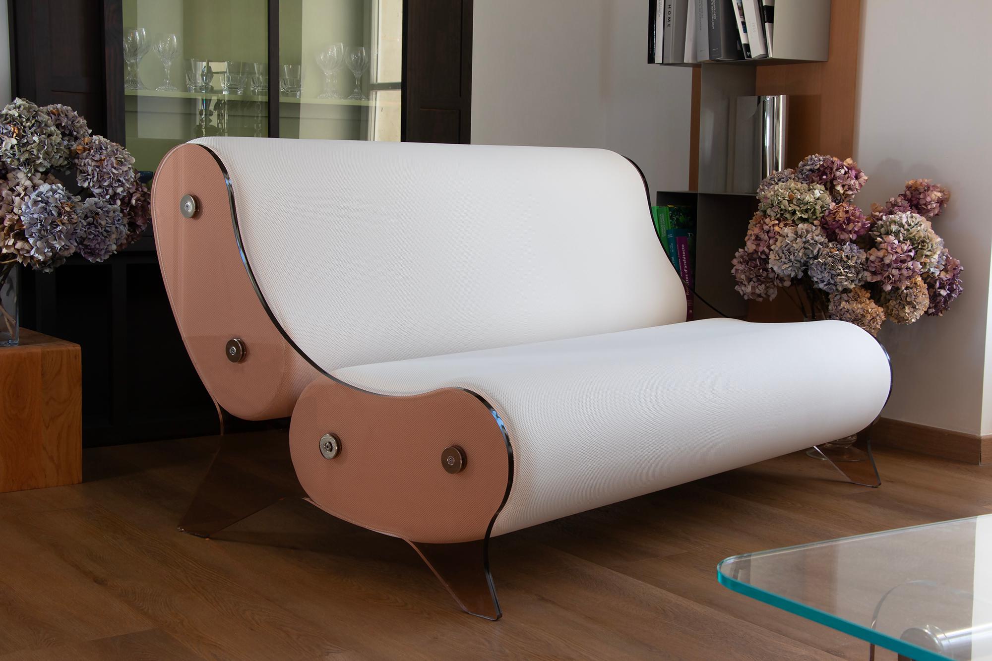 https://a.1stdibscdn.com/modern-style-sofa-smoked-gray-blue-pmma-panels-by-mw-designer-furniture-for-sale-picture-3/f_83282/f_426773521733905603759/canape_de_designer_blanc_kuumo_parois_bronze_master.jpg