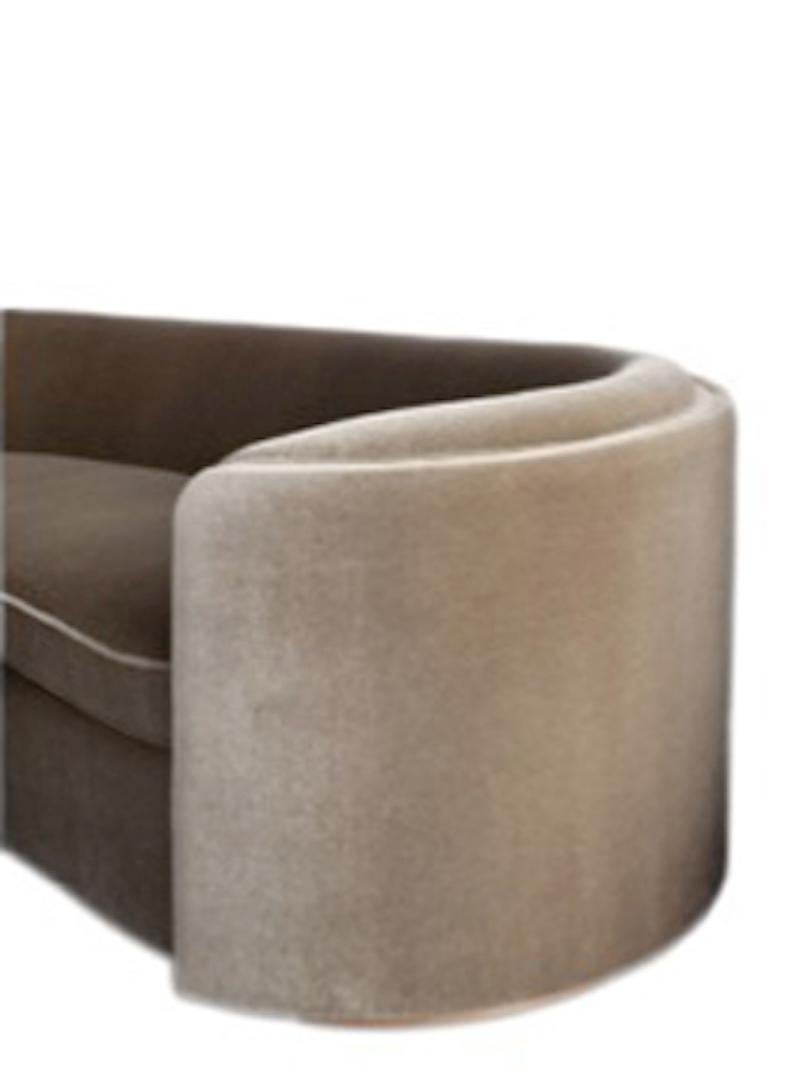 https://a.1stdibscdn.com/les-bains-sofa-tristan-auer-for-sale-picture-2/f_52202/f_253543321631881958341/canape_les_bains_detail_2_master.jpg