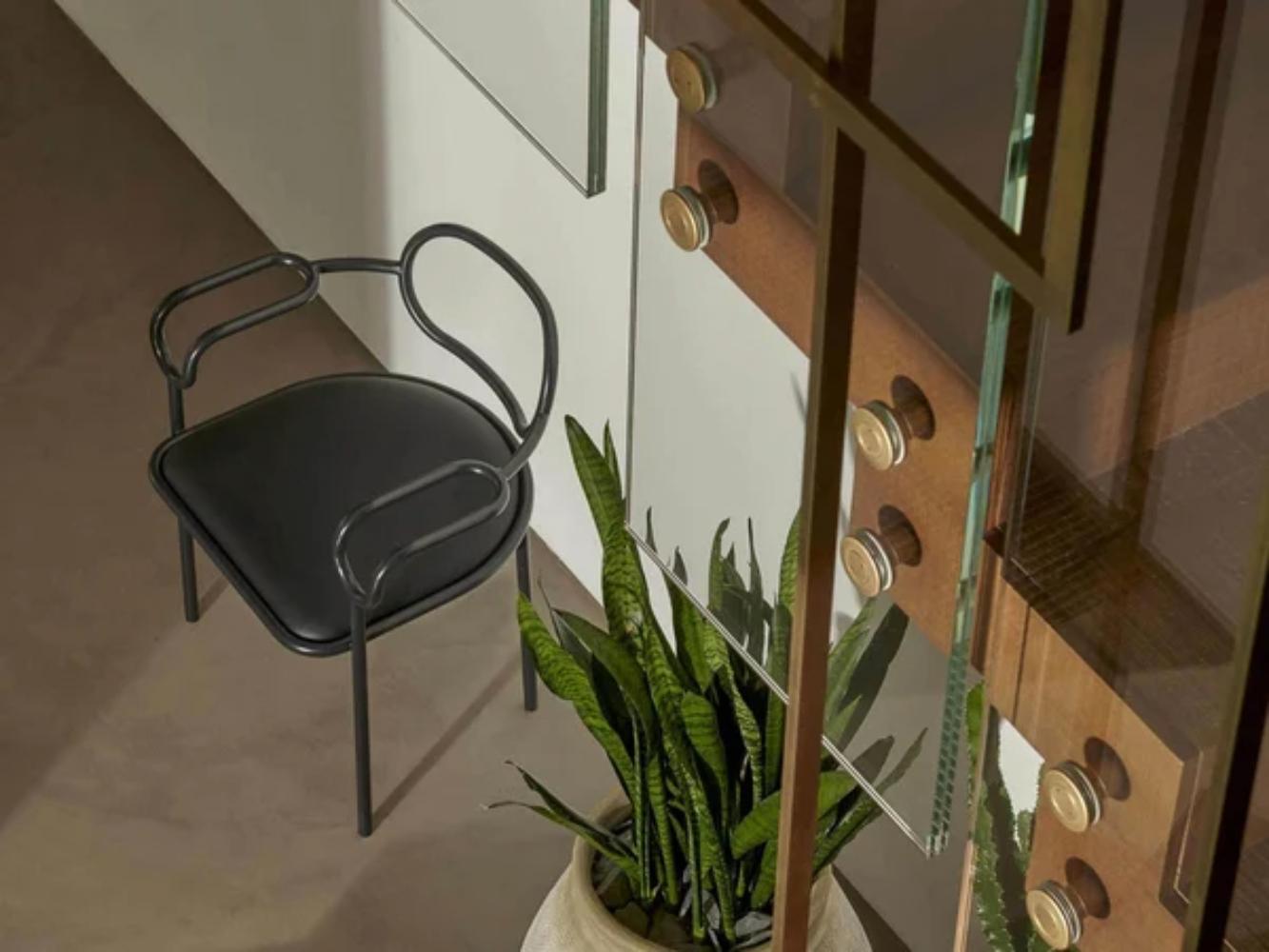https://a.1stdibscdn.com/01-chair-with-fixed-cover-in-leather-by-shiro-kuramata-for-cappellini-for-sale-picture-9/f_16392/f_491504921773090817172/cappellini_01_chair_master.jpg