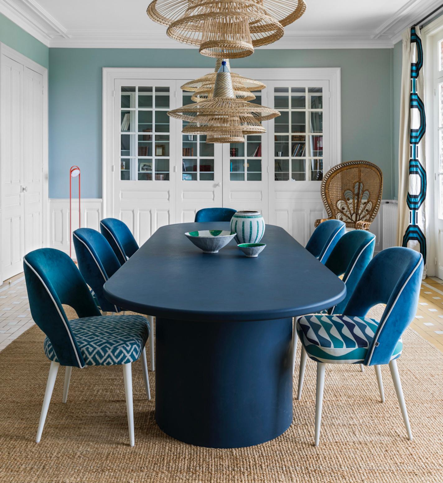 https://a.1stdibscdn.com/dinning-chair-ava-brass-fittings-blue-seat-and-textured-blue-backrest-for-sale-picture-18/f_40973/f_286941621737031202237/captura_de_ecra_2021_06_18_as_10_17_56_master.jpg