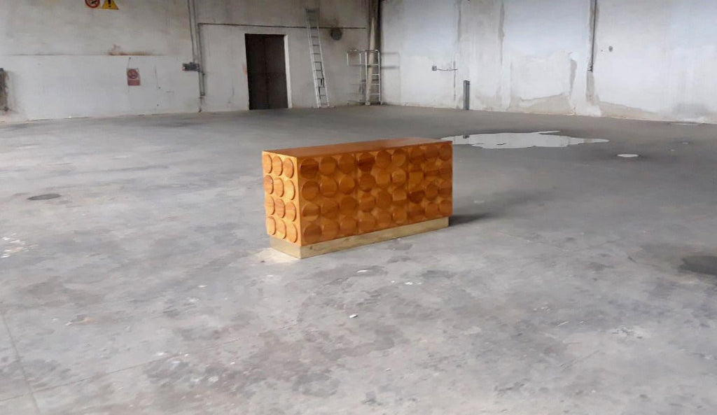 https://a.1stdibscdn.com/contemporary-italian-sideboard-with-brass-base-for-sale-picture-2/f_47872/f_296216421658132307227/cc62138b_b144_431c_92f7_ddfe47dfdb6e_master.jpeg