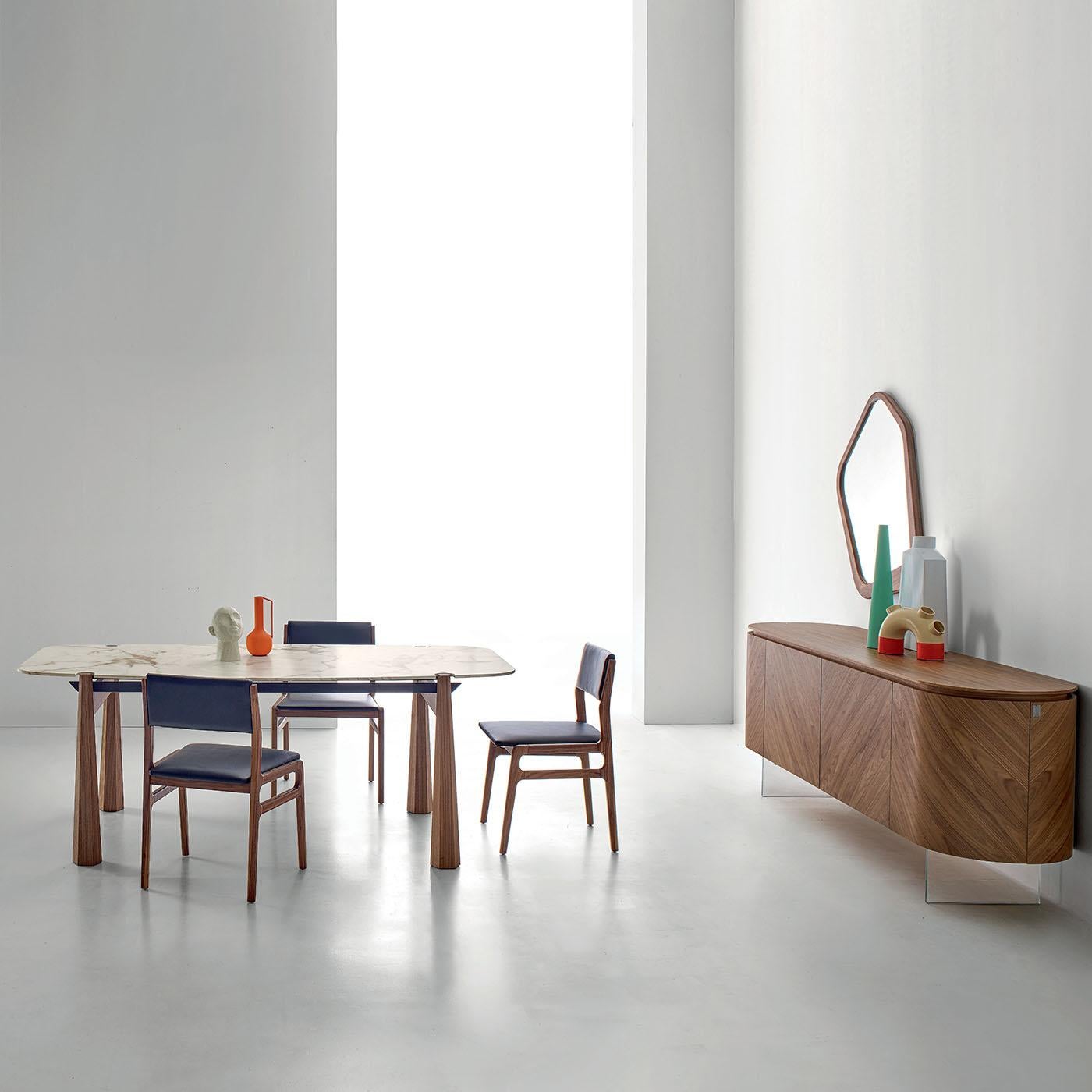 https://a.1stdibscdn.com/york-dining-table-in-walnut-canaletto-with-calacatta-ceramic-top-for-sale-picture-3/f_17062/f_492758521773834117832/cglfb54dmkor2gp7ykq9605rw3ma_1__master.jpg