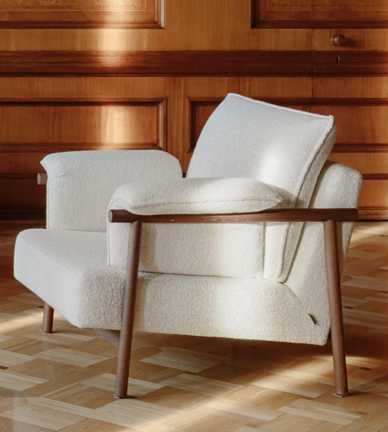 https://a.1stdibscdn.com/bizzarto-torii-chair-with-oak-frame-for-sale-picture-5/f_104642/f_454873721750160047419/chair_close_up_master.jpg