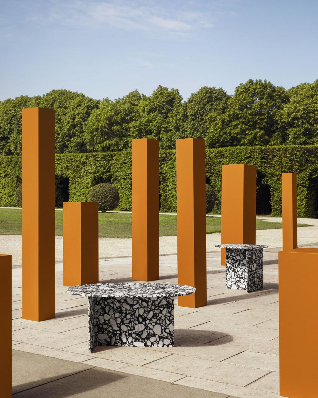 https://a.1stdibscdn.com/chap-low-coffee-table-in-palladio-orange-and-grey-glass-by-matteo-zorzenoni-for-sale-picture-4/f_16392/f_442120121742920619452/chap_892423231102440_master.jpg