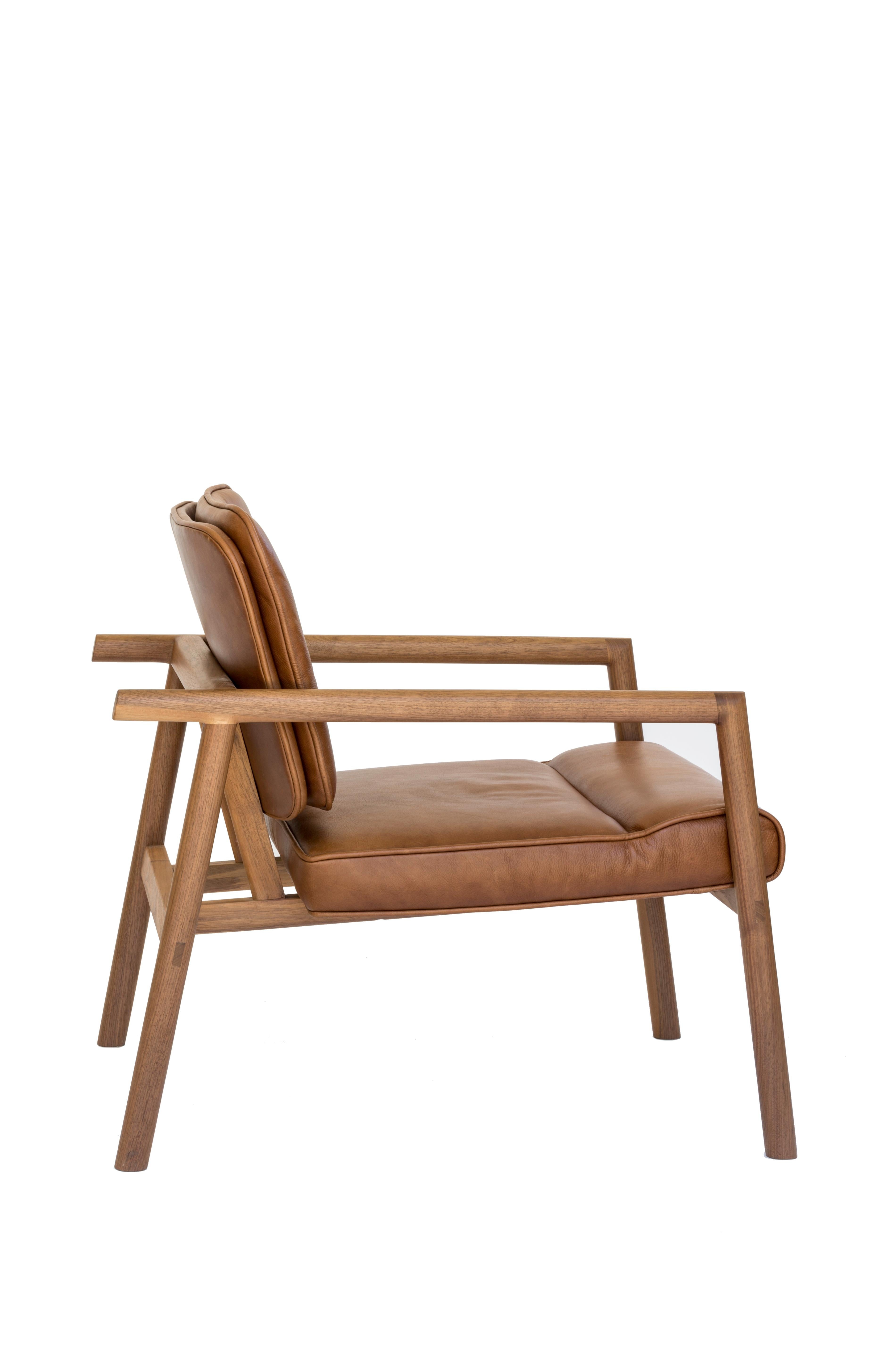 https://a.1stdibscdn.com/chris-earl-walnut-camel-leather-moresby-armchair-for-sale-picture-2/f_24193/f_122206831538461076862/charivertical3_master.jpg