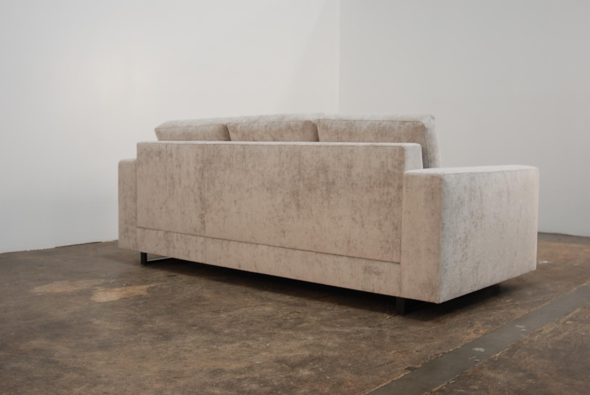 https://a.1stdibscdn.com/chloe-sofa-for-sale-picture-5/f_73132/f_311385121667506956368/chloe_sofa_3_master.JPG