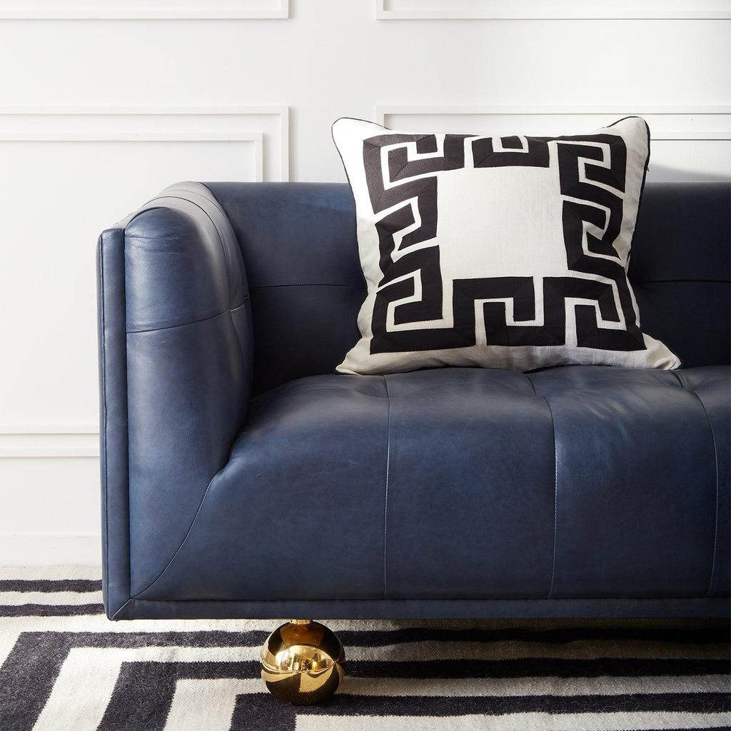 https://a.1stdibscdn.com/claridge-modern-chesterfield-sofa-in-navy-leather-for-sale-picture-5/f_29693/f_299067321659985012323/claridge_sofa_oxford_blue_leather_detail_master.jpg