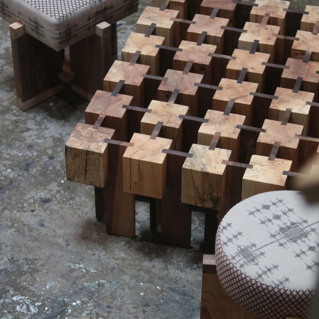 https://a.1stdibscdn.com/spalted-maple-and-walnut-sculptural-coffee-table-in-stock-for-sale-picture-5/f_48391/f_451396921747930224488/coffee_table_style_3_master.jpg