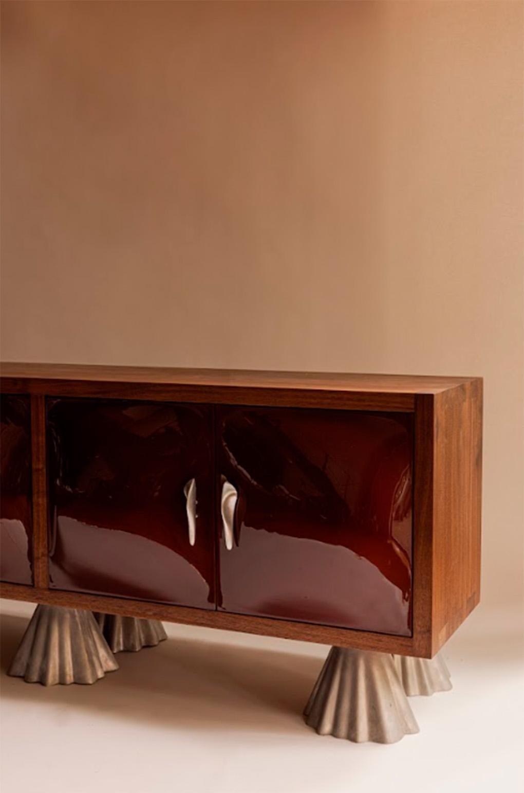 https://a.1stdibscdn.com/bells-whistles-cabinet-for-sale-picture-3/f_105282/f_467282421758317207925/consola_2_master.jpg