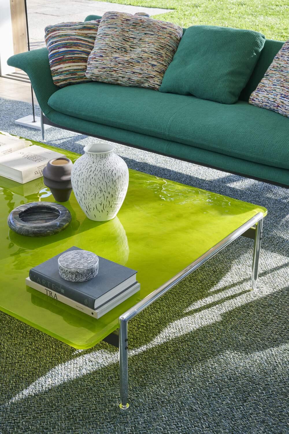 https://a.1stdibscdn.com/antonio-citterio-esosoft-sofa-by-cassina-for-sale-picture-4/f_14272/f_431838421737050282731/cq5dam_thumbnail_1500_150033_master.jpg