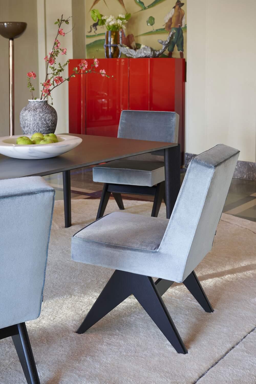 https://a.1stdibscdn.com/pierre-jeanneret-commitee-armchair-by-cassina-for-sale-picture-9/f_14272/f_291243721655309332688/cq5dam_thumbnail_1500_15006_master.jpg