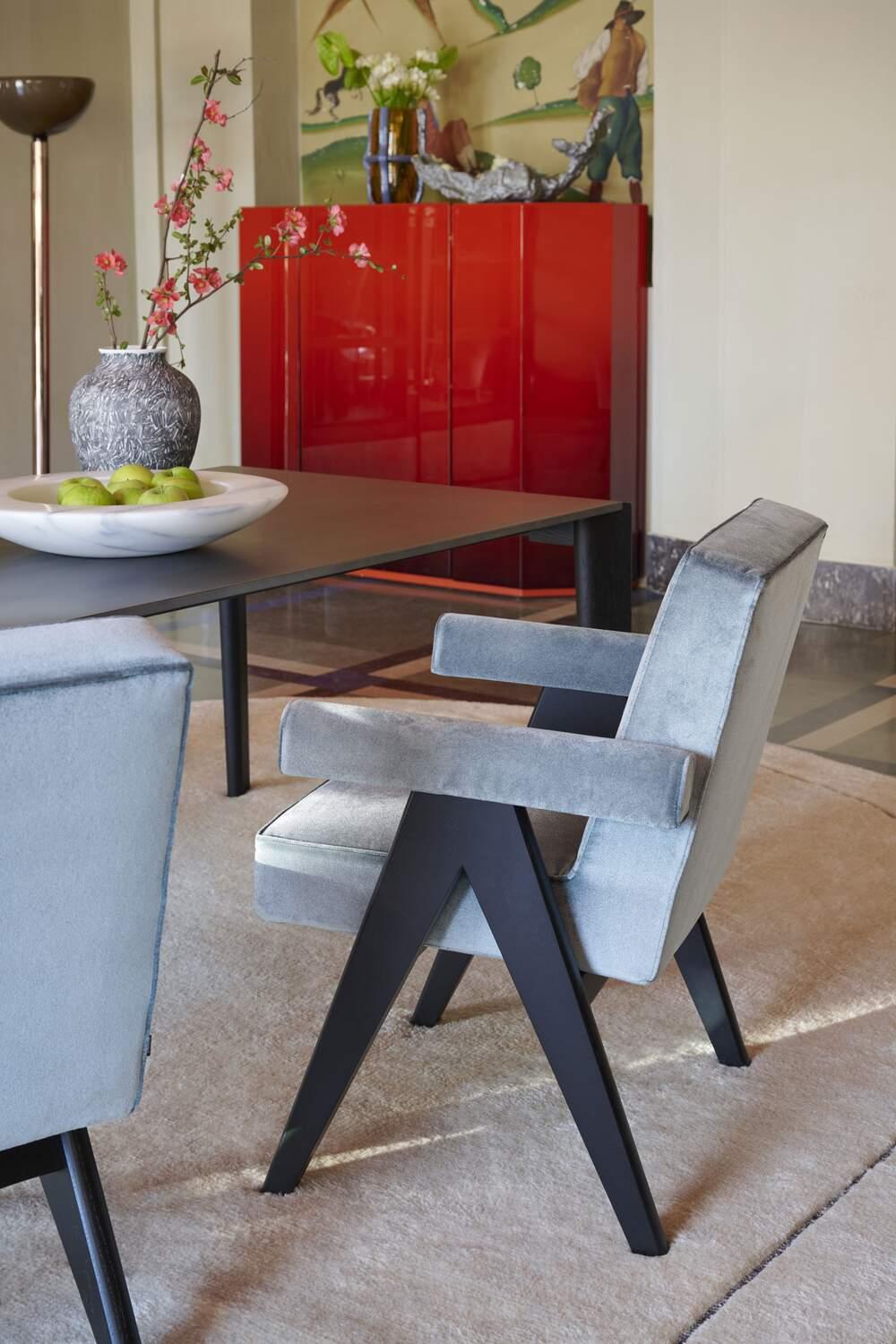 https://a.1stdibscdn.com/pierre-jeanneret-commitee-armchair-by-cassina-for-sale-picture-7/f_14272/f_291243721655309331957/cq5dam_thumbnail_1500_15007_master.jpg