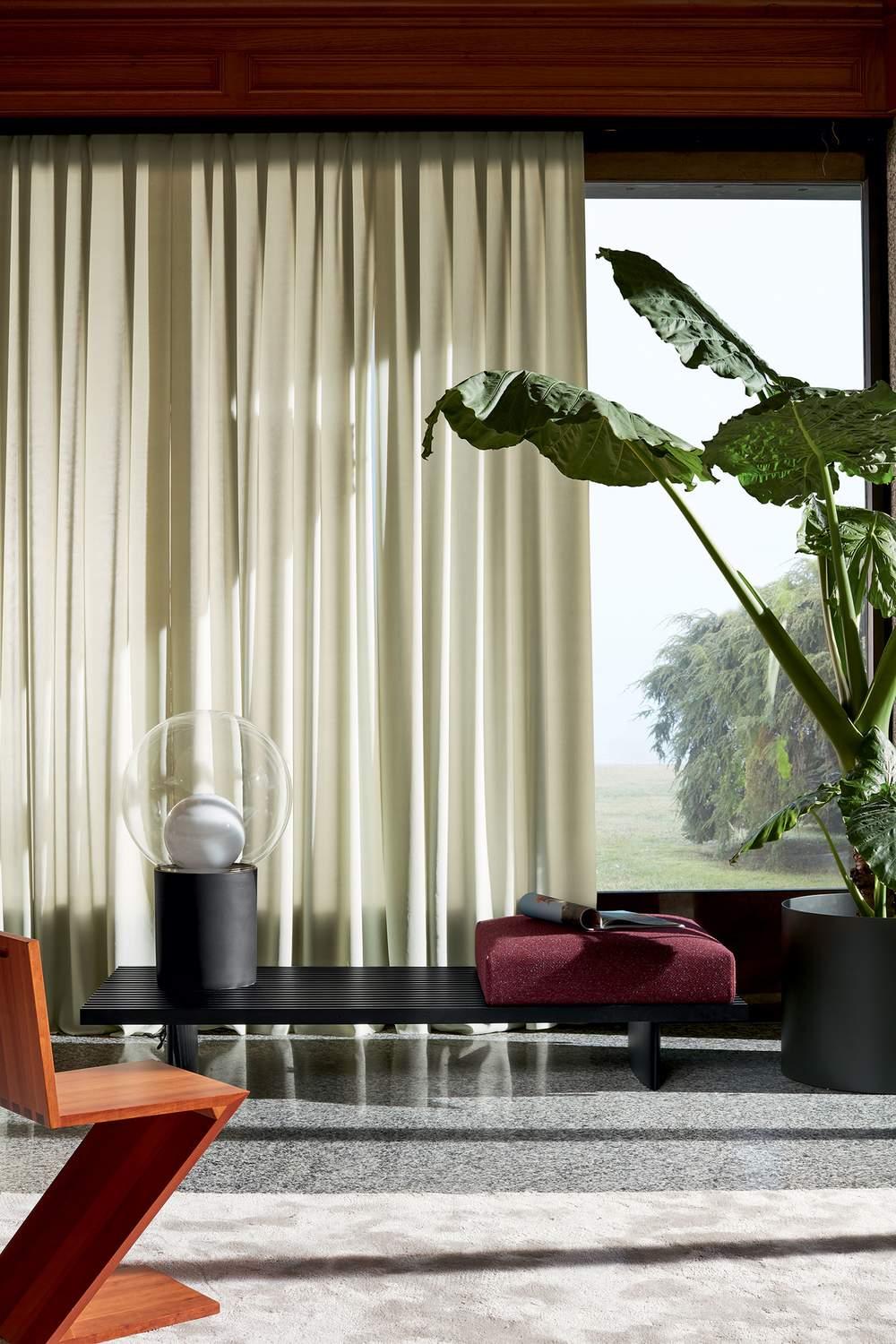 https://a.1stdibscdn.com/charlotte-perriand-refolo-sofa-for-cassina-for-sale-picture-10/f_14272/f_435796021739256709529/cq5dam_thumbnail_1500_1500_1__master.jpg