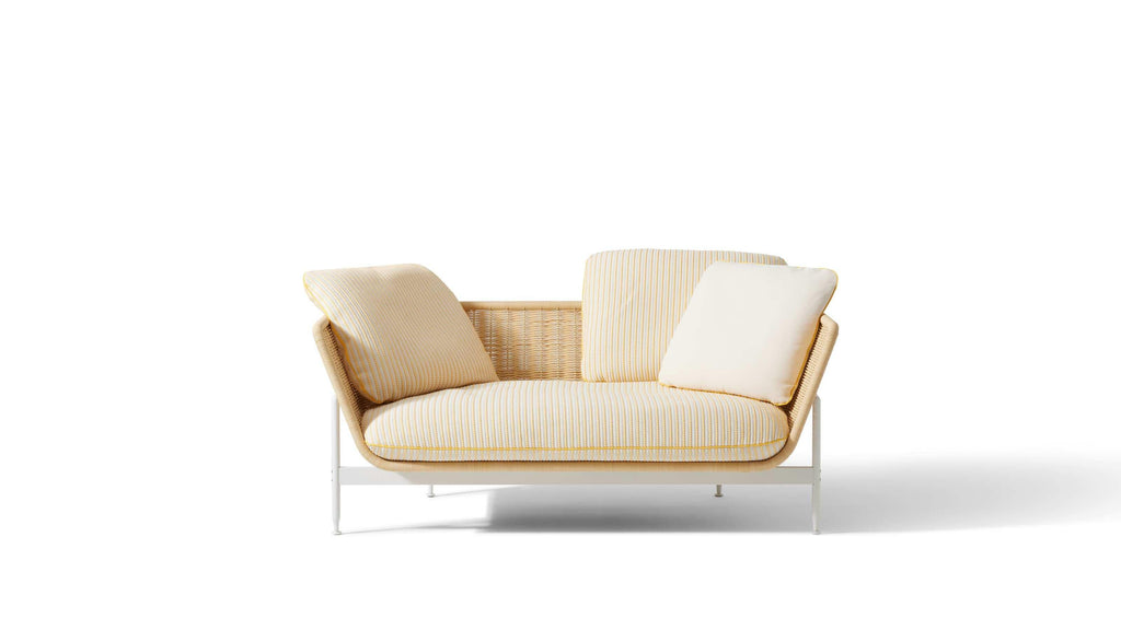 https://a.1stdibscdn.com/antonio-citterio-esosoft-outdoor-sofa-for-cassina-for-sale-picture-4/f_14272/f_422223521731052911460/cq5dam_thumbnail_3200_3200_master.jpg