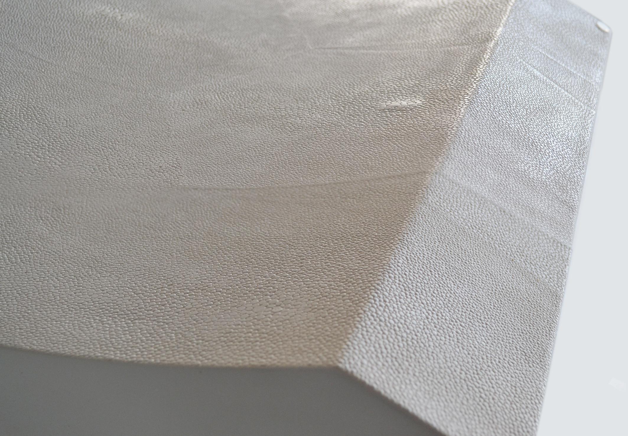 https://a.1stdibscdn.com/rectangular-coffee-table-crystal-top-wood-base-white-ecological-shagreen-details-for-sale-picture-3/f_39183/1588752775604/cristallo_140x80_base_culla_part_2_master.jpg