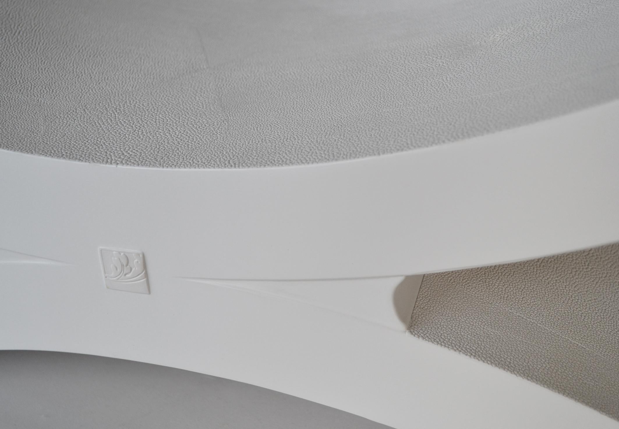https://a.1stdibscdn.com/rectangular-coffee-table-crystal-top-wood-base-white-ecological-shagreen-details-for-sale-picture-4/f_39183/1588752778486/cristallo_140x80_base_culla_part_3_master.jpg