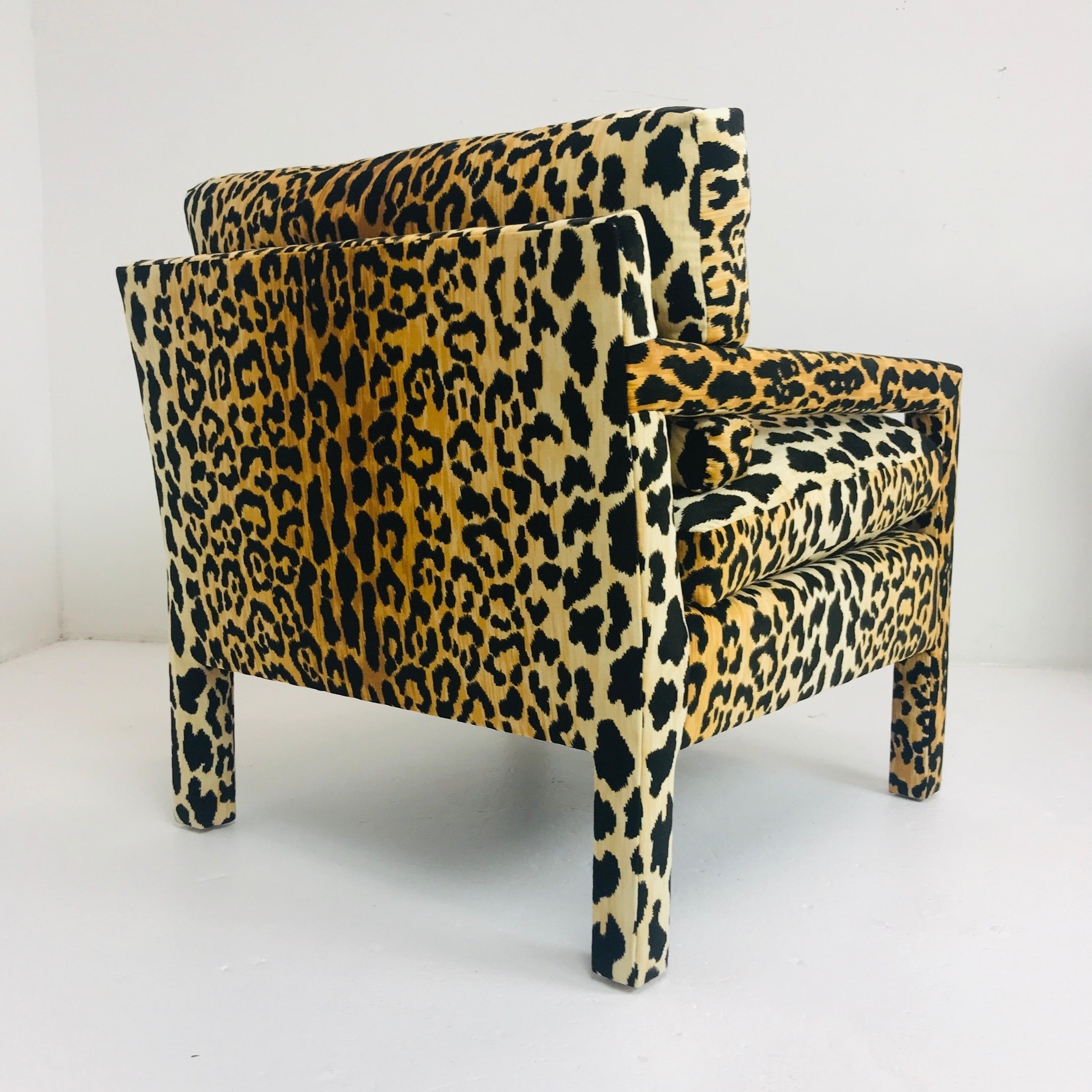 https://a.1stdibscdn.com/pair-of-leopard-parsons-chairs-in-the-style-of-milo-baughman-custom-for-sale-picture-4/f_9413/f_197544121594049637583/custom_l_3_master.jpeg