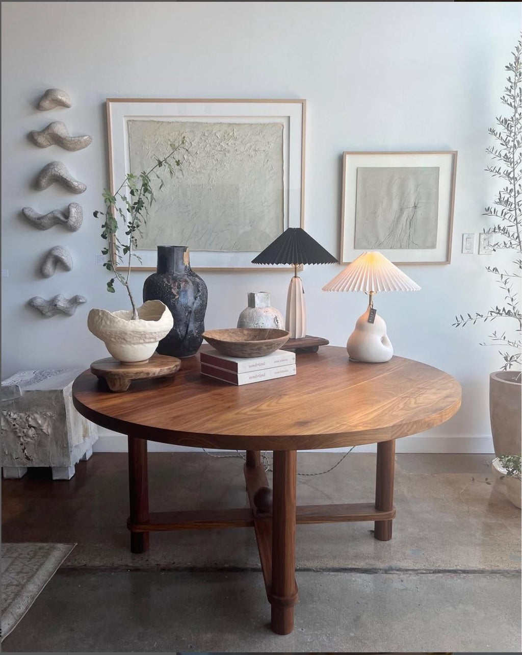 https://a.1stdibscdn.com/contemporary-round-dining-table-59-diameter-walnut-for-sale-picture-4/f_109082/f_494070921774640810299/custom_wooden_furniture_northern_new_jersey_walnut_round_dining_table_on_display_master.jpeg