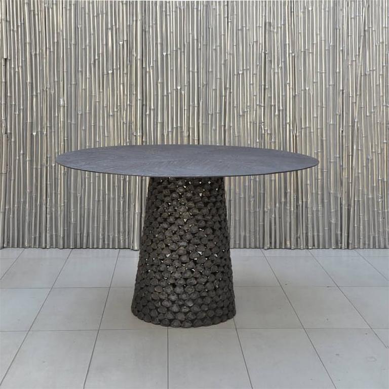 https://a.1stdibscdn.com/modern-andrea-salvetti-for-dilmos-round-dining-table-black-aluminium-cast-for-sale-picture-2/f_55232/f_238551221621523879183/d30f72a77ac703ac517bc4454d1731e6_palma_foto_quadrata_raddrizzata_scaled_1440_c_72_master.jpg