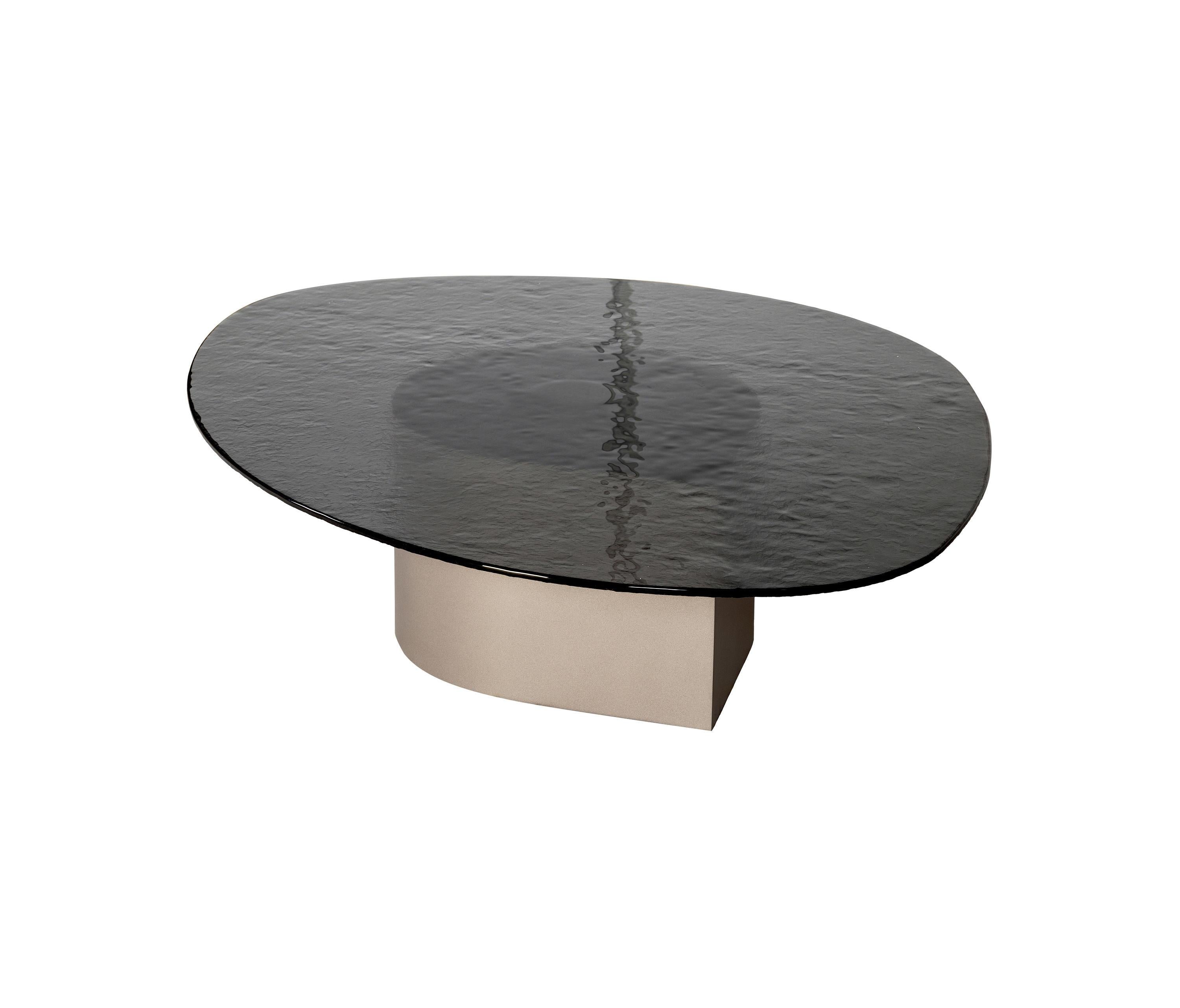 https://a.1stdibscdn.com/fusion-glass-nested-coffee-tables-with-bronze-base-for-sale-picture-7/f_27693/f_489158421771625406976/dakry_006_a_10_pro_b_arcit18_master.jpg