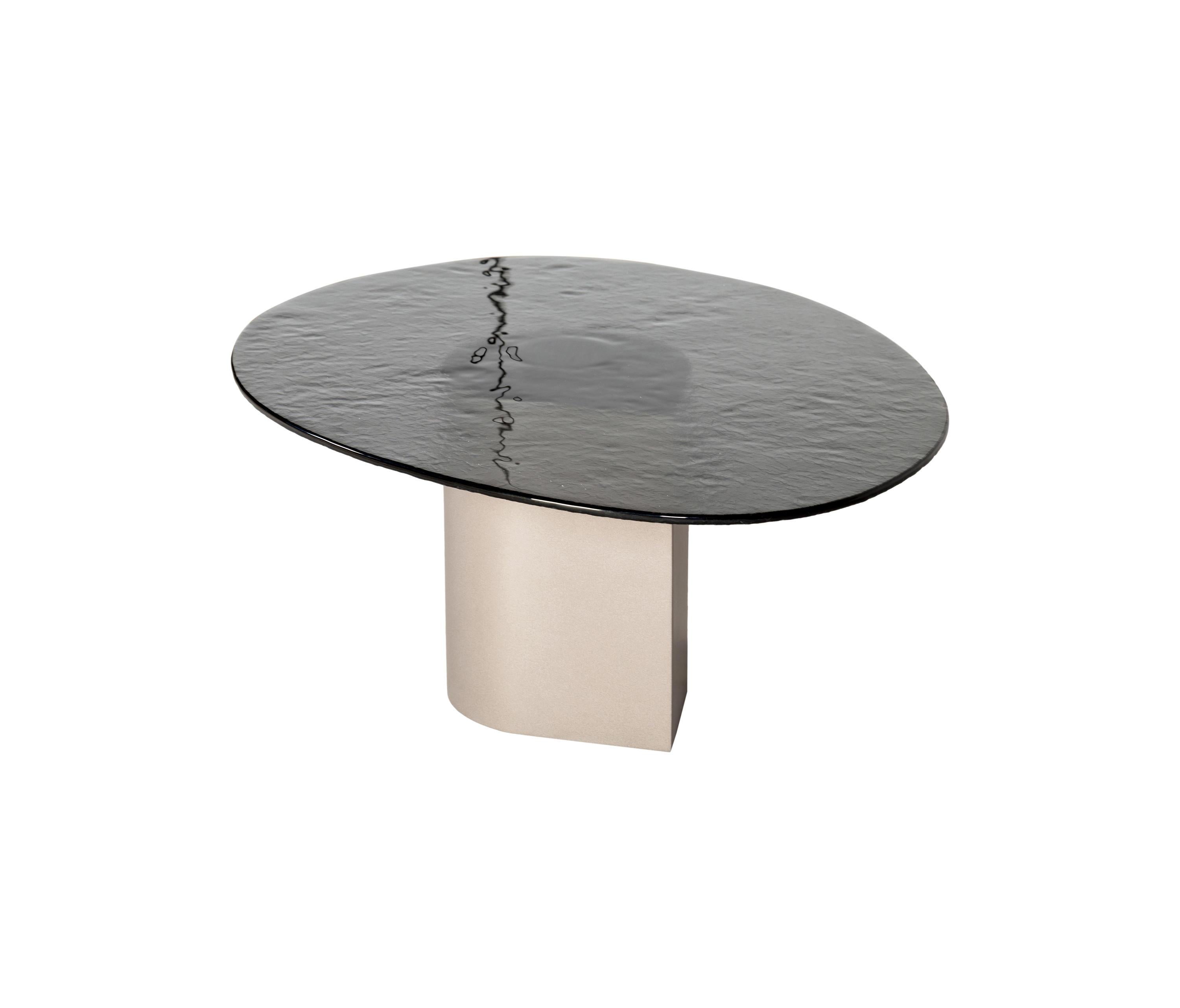 https://a.1stdibscdn.com/fusion-glass-nested-coffee-tables-with-bronze-base-for-sale-picture-9/f_27693/f_489158421771625408035/dakry_020_a_5_pro_b_arcit18_master.jpg
