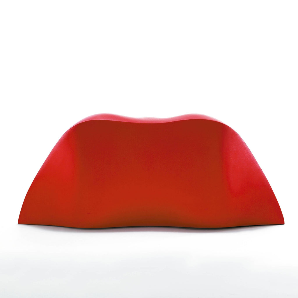 https://a.1stdibscdn.com/salvador-dali-contemporary-red-dali-lips-sofa-for-bd-for-sale-picture-4/f_14272/f_333038121678878436548/dalilips_trasera_master.jpg