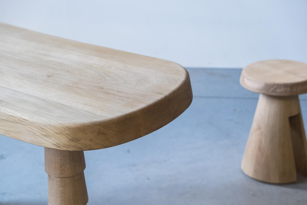 https://a.1stdibscdn.com/data-table-oak-xs-by-atelier-thomas-serruys-for-sale-picture-9/f_12192/f_334046421679403200529/data_table_XS_oak_1_van_1_10_master.jpg