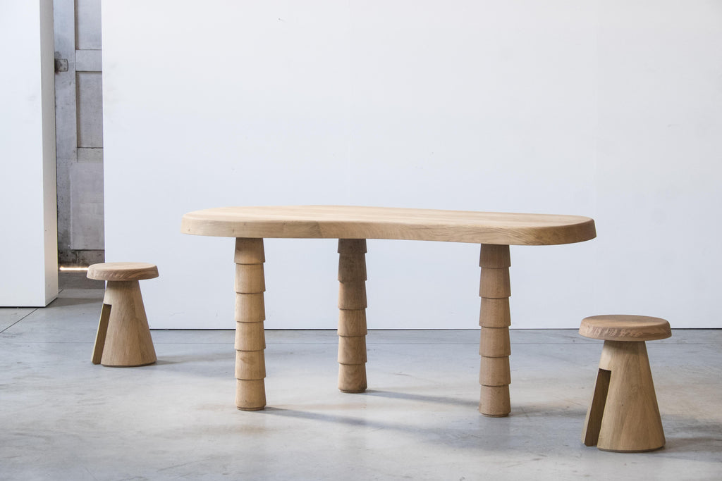 https://a.1stdibscdn.com/data-table-oak-xs-by-atelier-thomas-serruys-for-sale-picture-7/f_12192/f_334046421679403198730/data_table_XS_oak_1_van_1_15_master.jpg