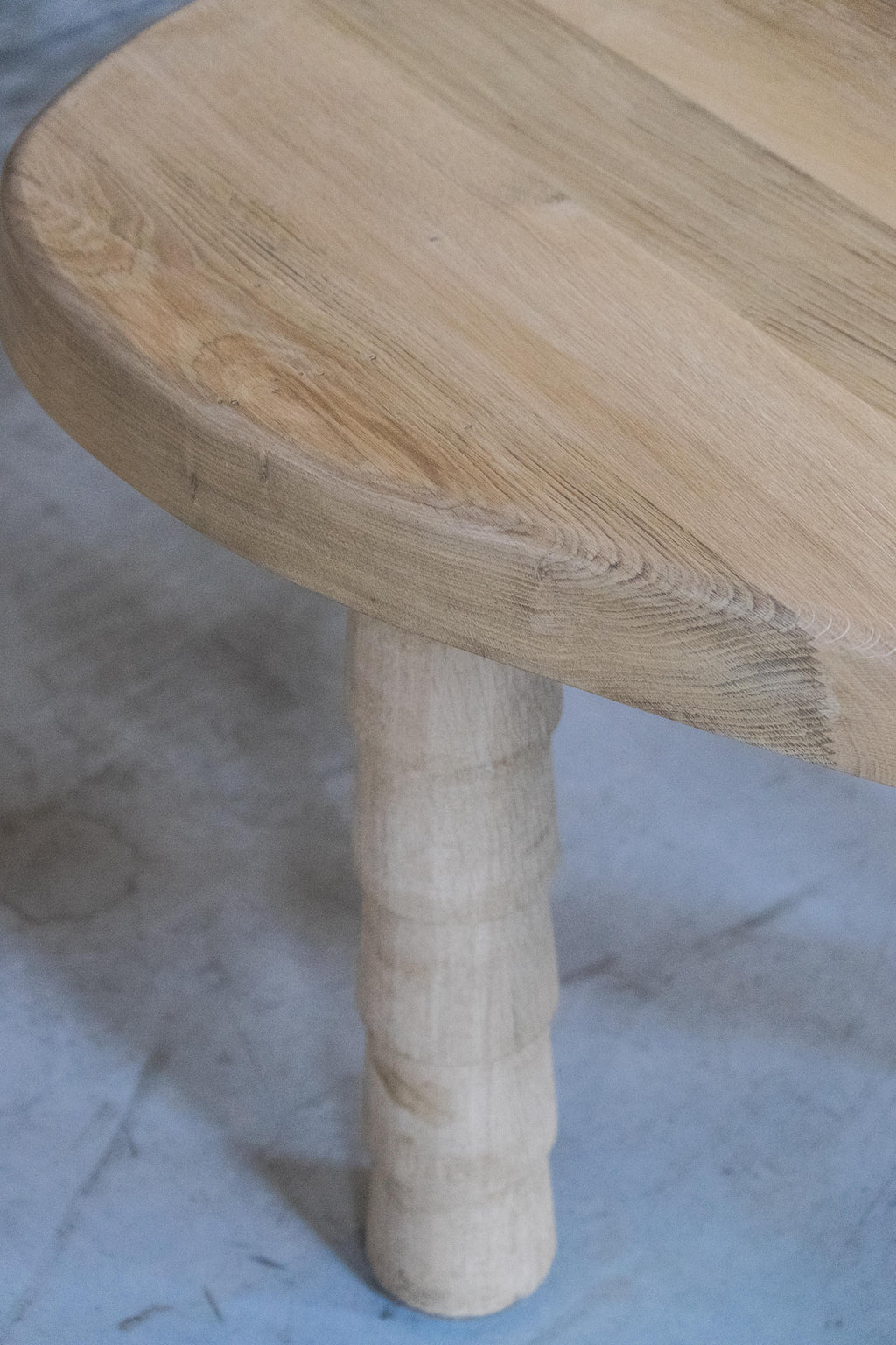 https://a.1stdibscdn.com/data-table-oak-xs-by-atelier-thomas-serruys-for-sale-picture-3/f_12192/f_334046421679403194459/data_table_XS_oak_1_van_1_8_master.jpg