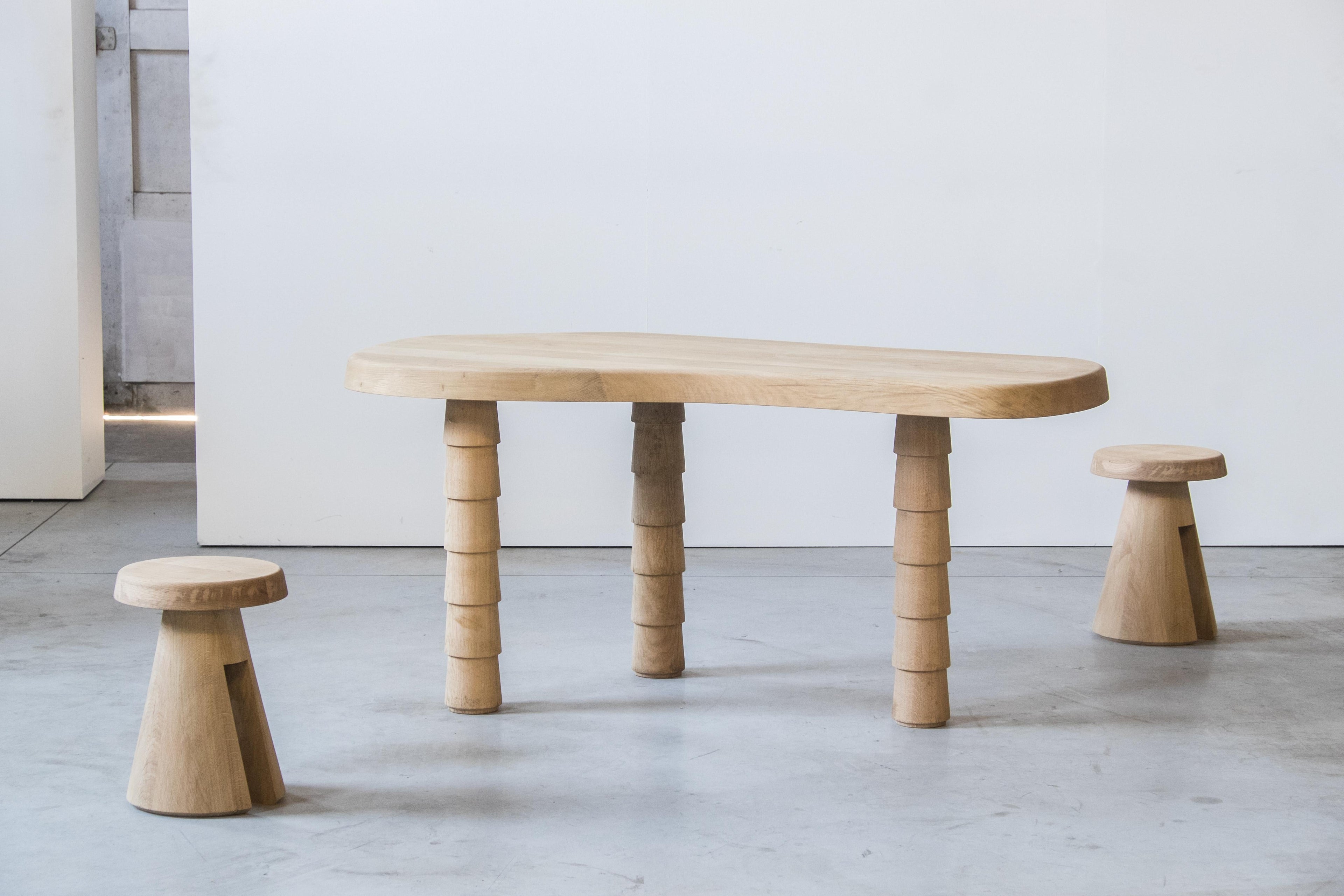 https://a.1stdibscdn.com/data-table-oak-xs-by-atelier-thomas-serruys-for-sale-picture-8/f_12192/f_334046421679403199569/data_table_XS_oak_1_van_1_9_master.jpg